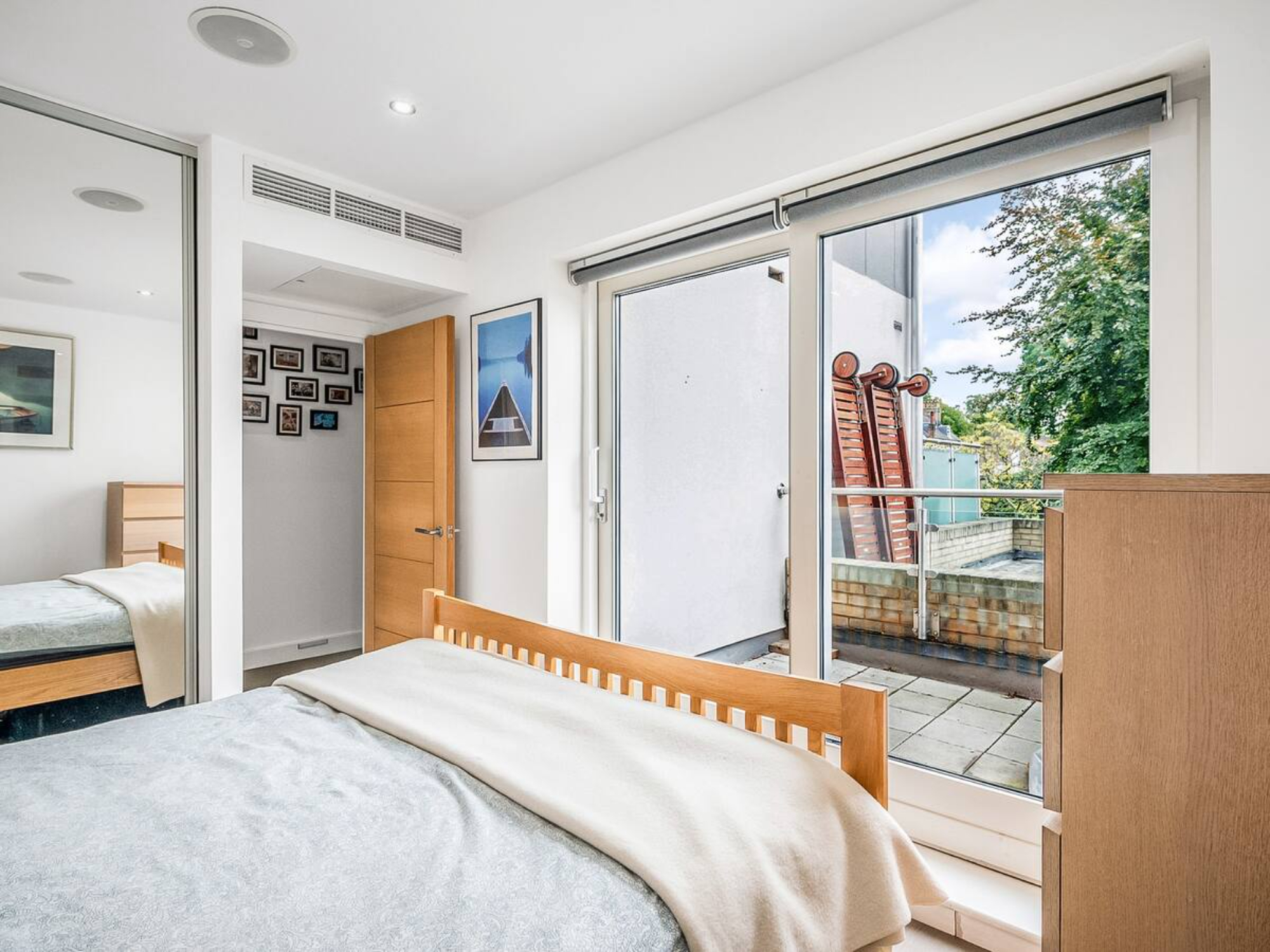 Modern Terrace Apartment in Putney - Pass the Keys in Flat 11, 403 Upper Richmond Road SW15 5QW - Property image 15 - VivreStays