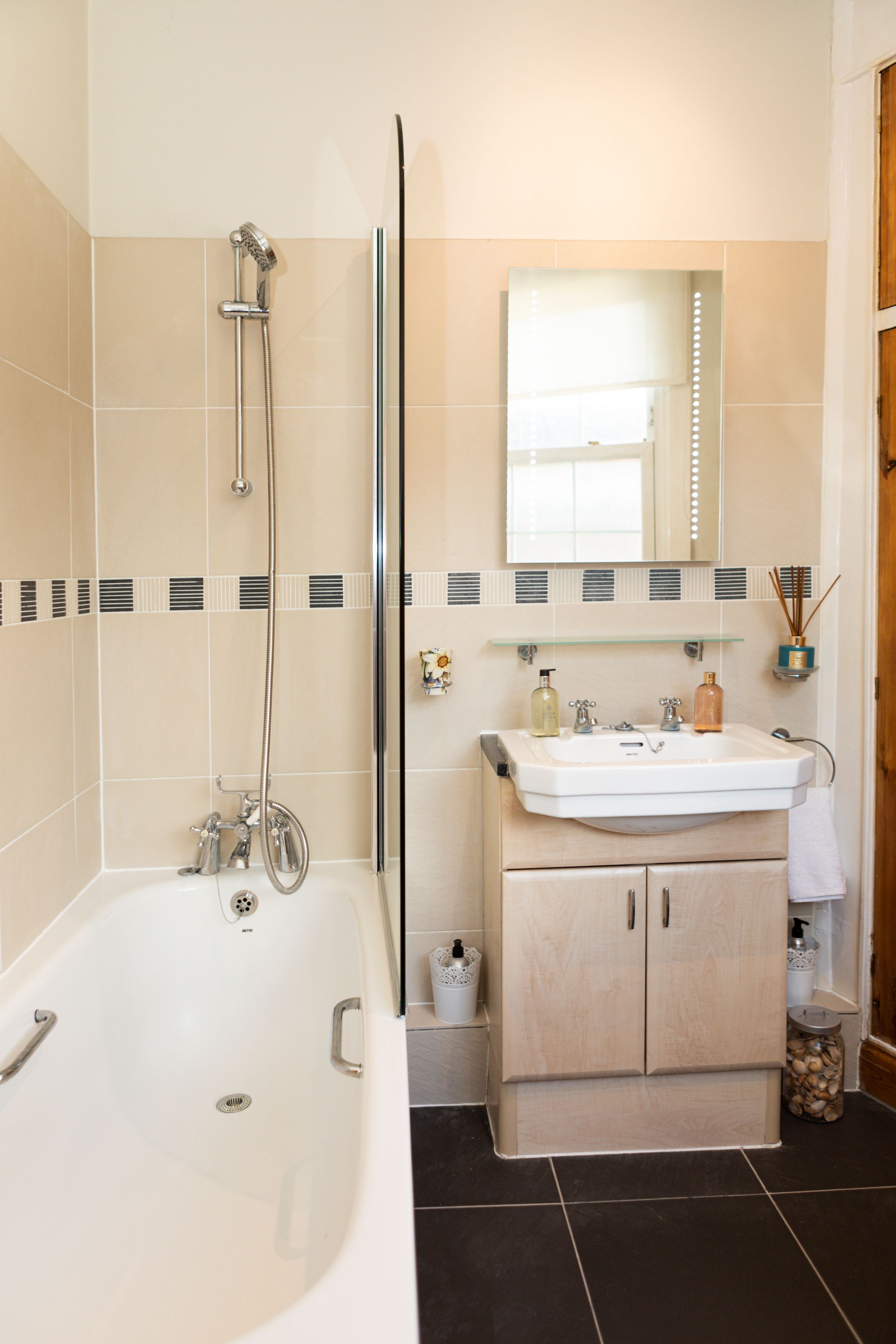 Hampstead 19th Century Village Cottage - Pass the Keys in 5 New End Square NW3 1LP - Property image 30 - VivreStays