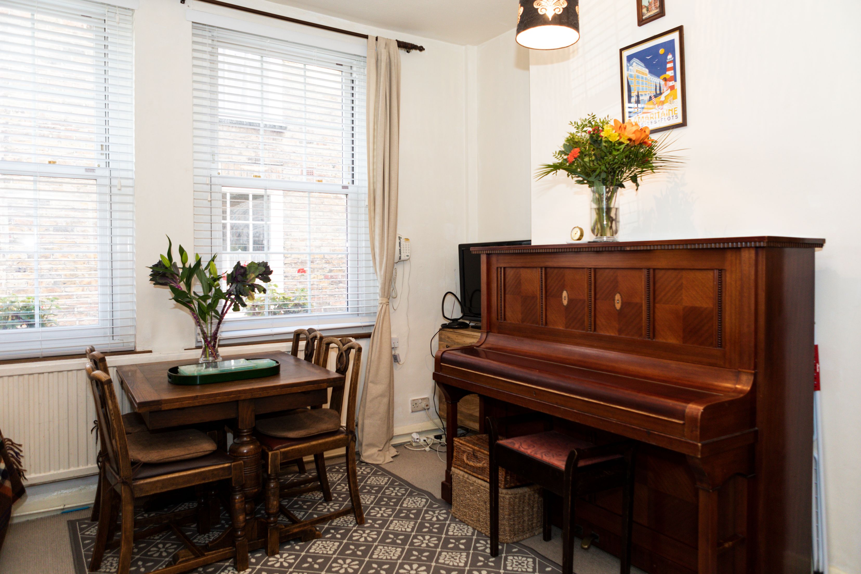 Hampstead 19th Century Village Cottage - Pass the Keys in 5 New End Square NW3 1LP - Property image 12 - VivreStays