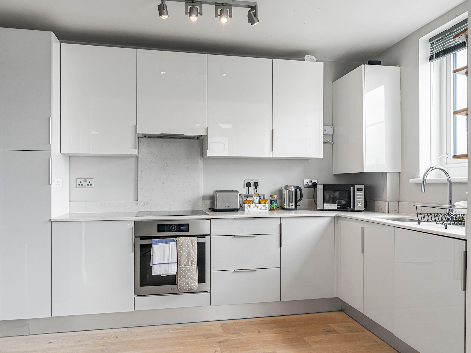 View Modern 1 bedroom Apartment with views on West London - Pass the Keys in Flat 52 Verulam House, Hammersmith Grove London W60NW W6 0NW Modern 1 bedroom Apartment with views on West London - Pass the Keys in Flat 52 Verulam House, Hammersmith Grove London W60NW W6 0NW - Property image 4 - VivreStays