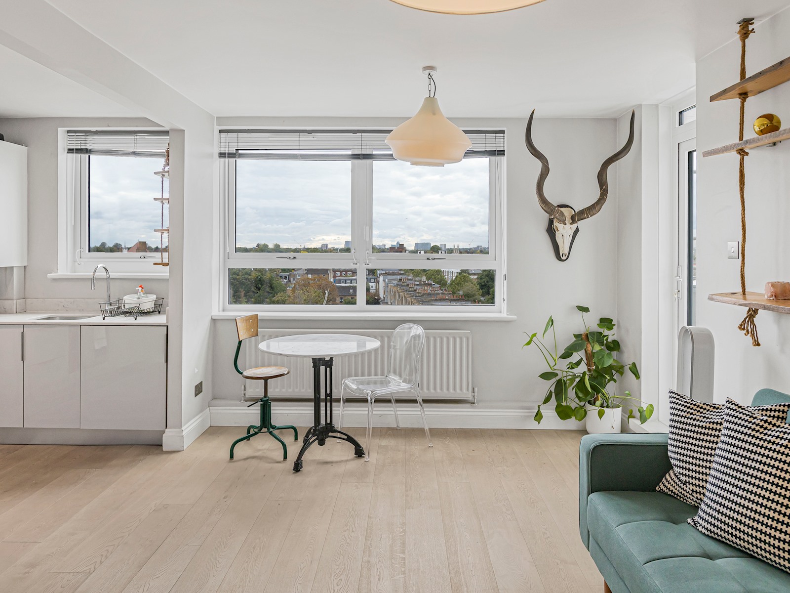 View Modern 1 bedroom Apartment with views on West London - Pass the Keys in Flat 52 Verulam House, Hammersmith Grove London W60NW W6 0NW Modern 1 bedroom Apartment with views on West London - Pass the Keys in Flat 52 Verulam House, Hammersmith Grove London W60NW W6 0NW - Property image 2 - VivreStays