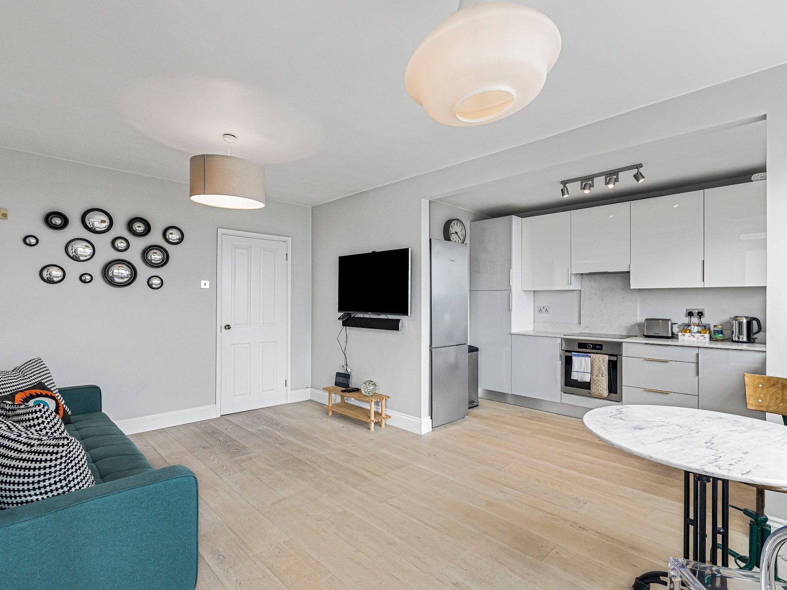 View Modern 1 bedroom Apartment with views on West London - Pass the Keys in Flat 52 Verulam House, Hammersmith Grove London W60NW W6 0NW Modern 1 bedroom Apartment with views on West London - Pass the Keys in Flat 52 Verulam House, Hammersmith Grove London W60NW W6 0NW - Property image 3 - VivreStays