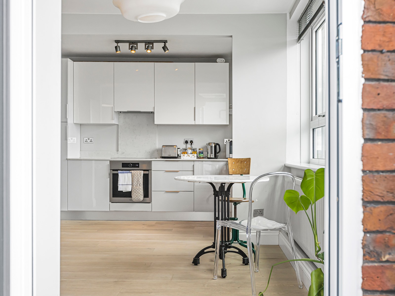 View Modern 1 bedroom Apartment with views on West London - Pass the Keys in Flat 52 Verulam House, Hammersmith Grove London W60NW W6 0NW Modern 1 bedroom Apartment with views on West London - Pass the Keys in Flat 52 Verulam House, Hammersmith Grove London W60NW W6 0NW - Property image 24 - VivreStays