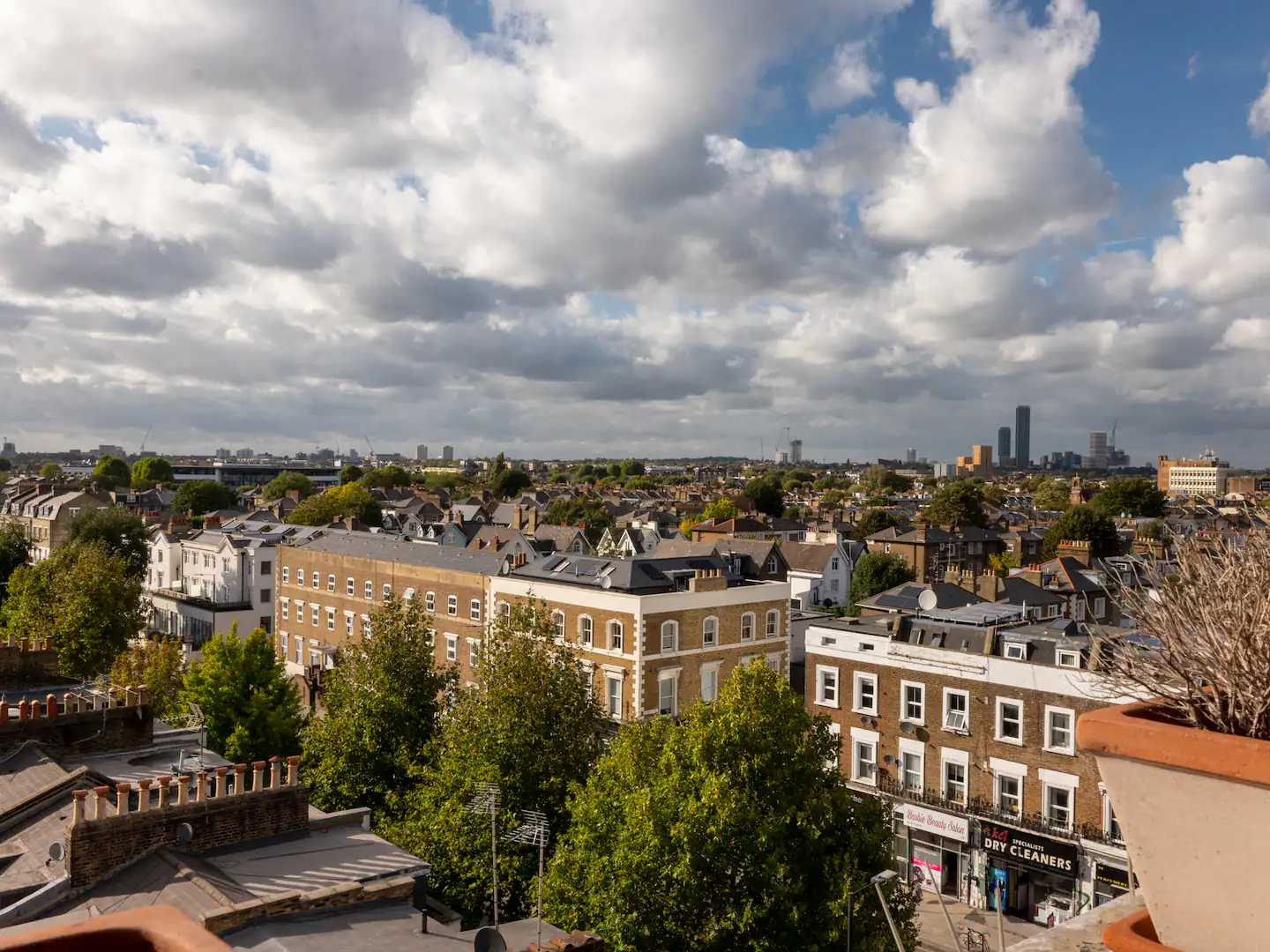 View Modern 1 bedroom Apartment with views on West London - Pass the Keys in Flat 52 Verulam House, Hammersmith Grove London W60NW W6 0NW Modern 1 bedroom Apartment with views on West London - Pass the Keys in Flat 52 Verulam House, Hammersmith Grove London W60NW W6 0NW - Property image 32 - VivreStays