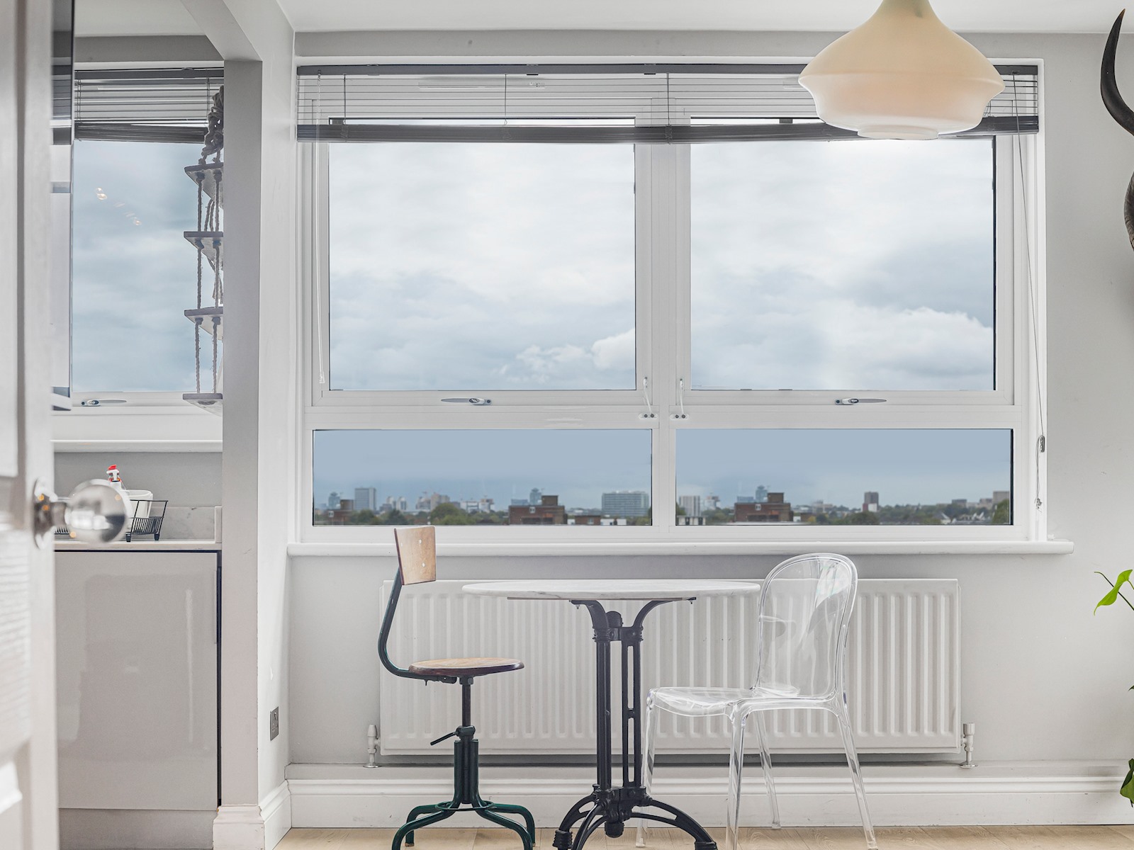 View Modern 1 bedroom Apartment with views on West London - Pass the Keys in Flat 52 Verulam House, Hammersmith Grove London W60NW W6 0NW Modern 1 bedroom Apartment with views on West London - Pass the Keys in Flat 52 Verulam House, Hammersmith Grove London W60NW W6 0NW - Property image 35 - VivreStays