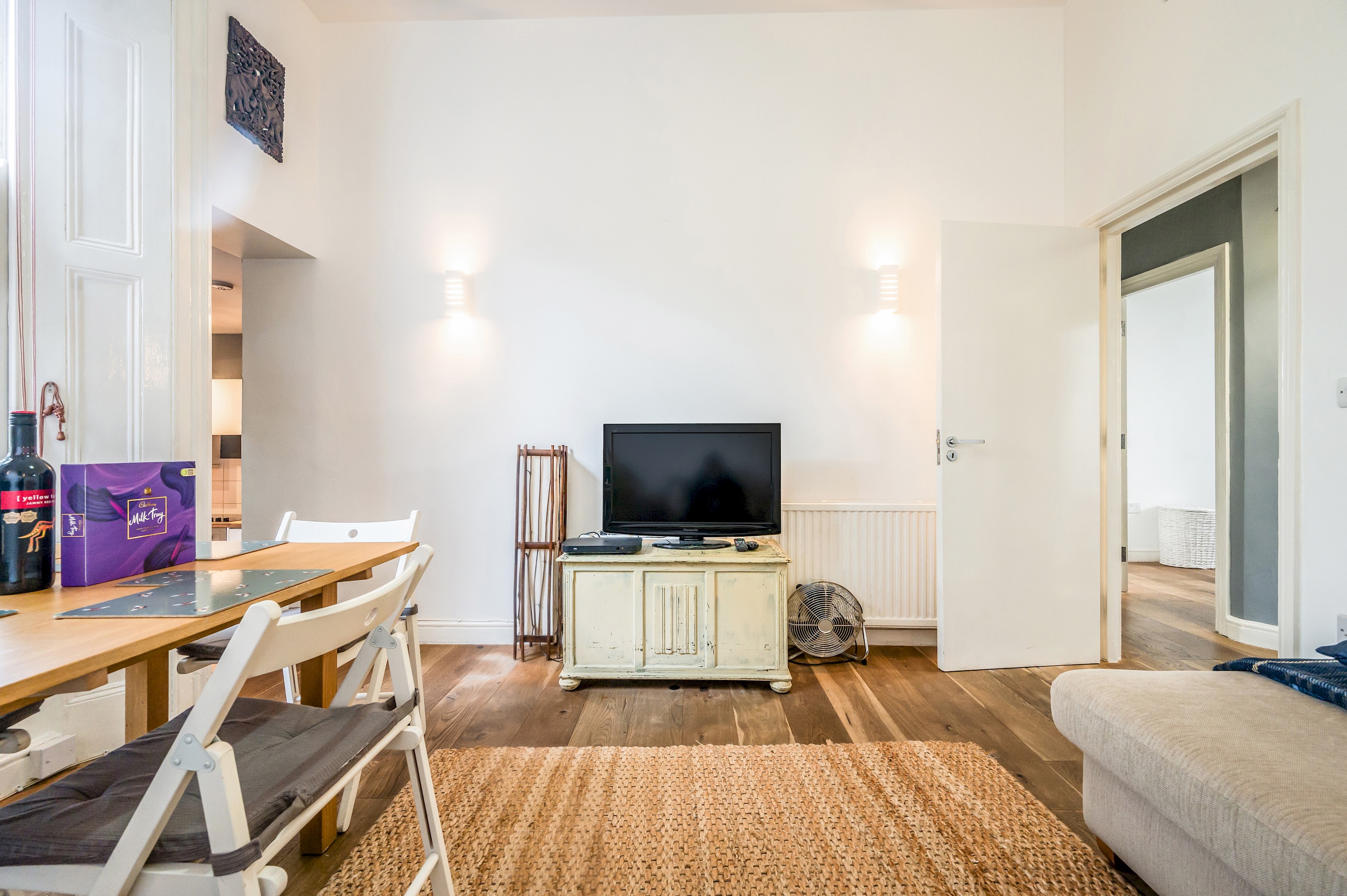 Cozy, cute flat in Notting Hill - Pass the Keys in Flat 2, 17 Ladbroke Crescent, W11 1PS W11 1PS - Property image 7 - VivreStays