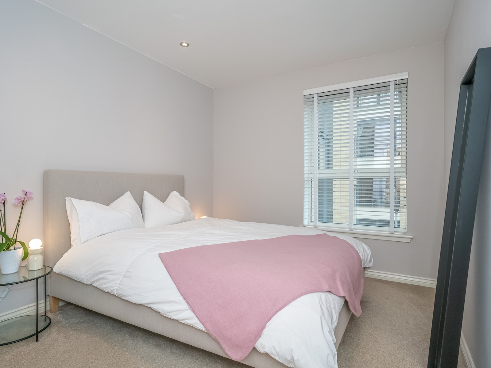 Cosy Modern Flat - Pass the Keys in 6/7 Hatters Lane, Edinburgh EH7 4GX EH7 4GX - Property image 3 - VivreStays