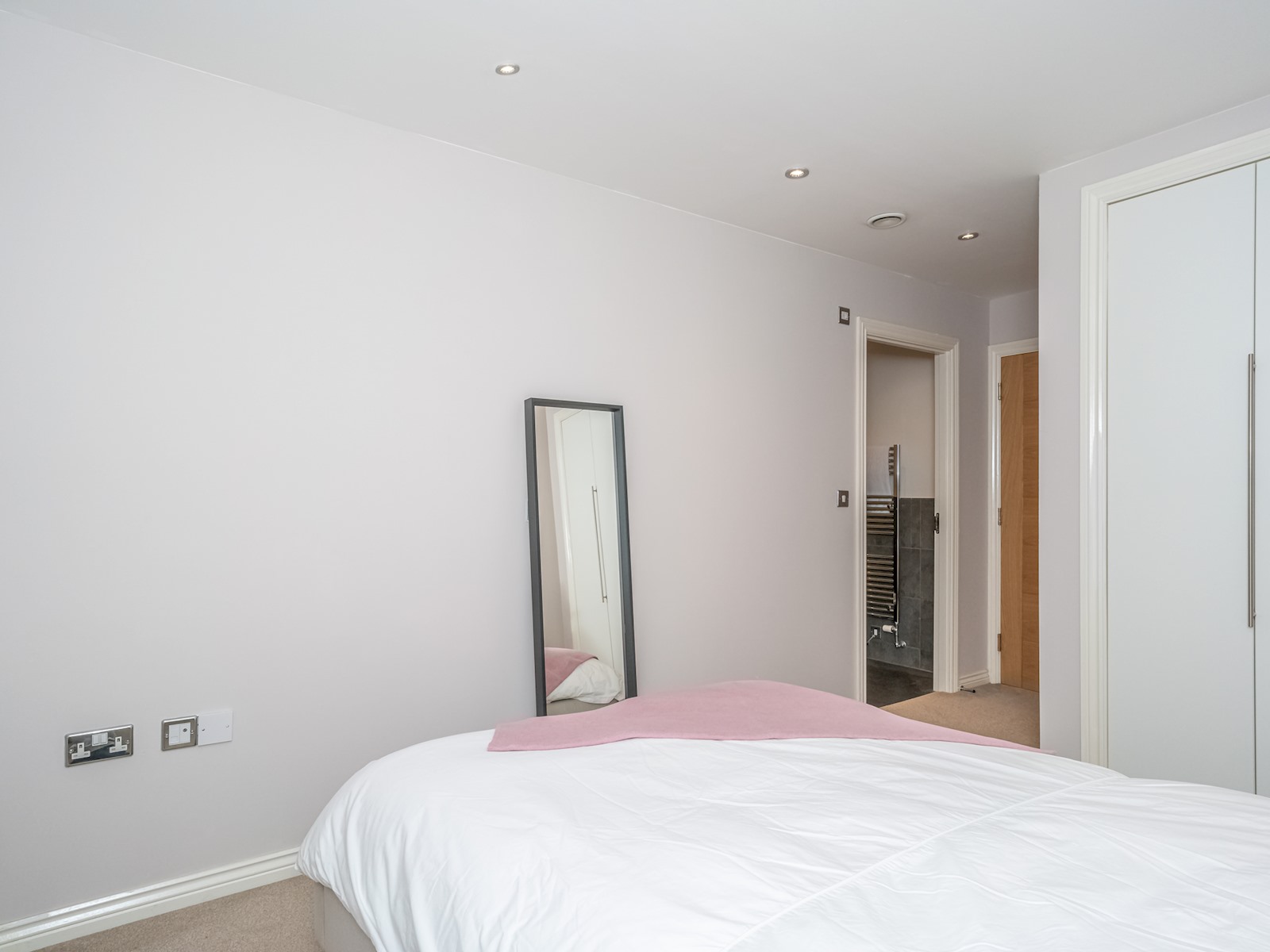 Cosy Modern Flat - Pass the Keys in 6/7 Hatters Lane, Edinburgh EH7 4GX EH7 4GX - Property image 14 - VivreStays