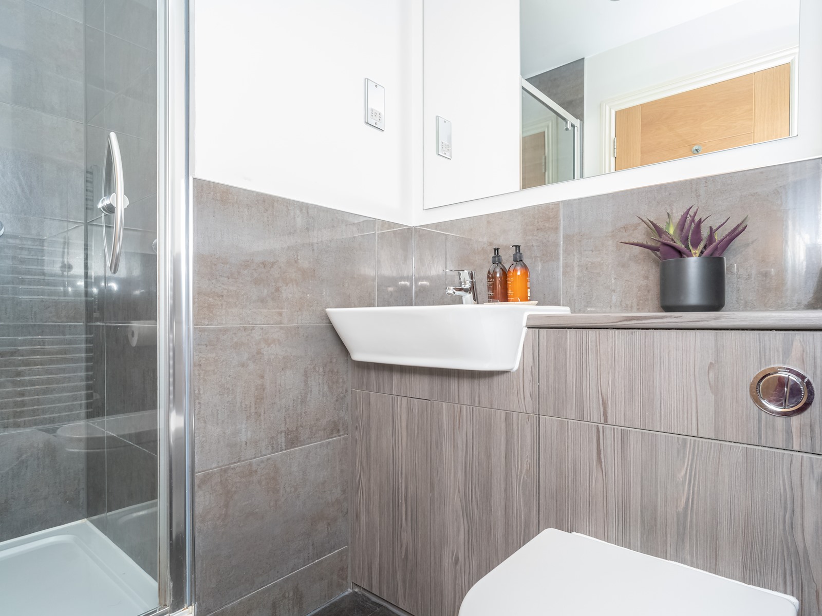 Cosy Modern Flat - Pass the Keys in 6/7 Hatters Lane, Edinburgh EH7 4GX EH7 4GX - Property image 22 - VivreStays