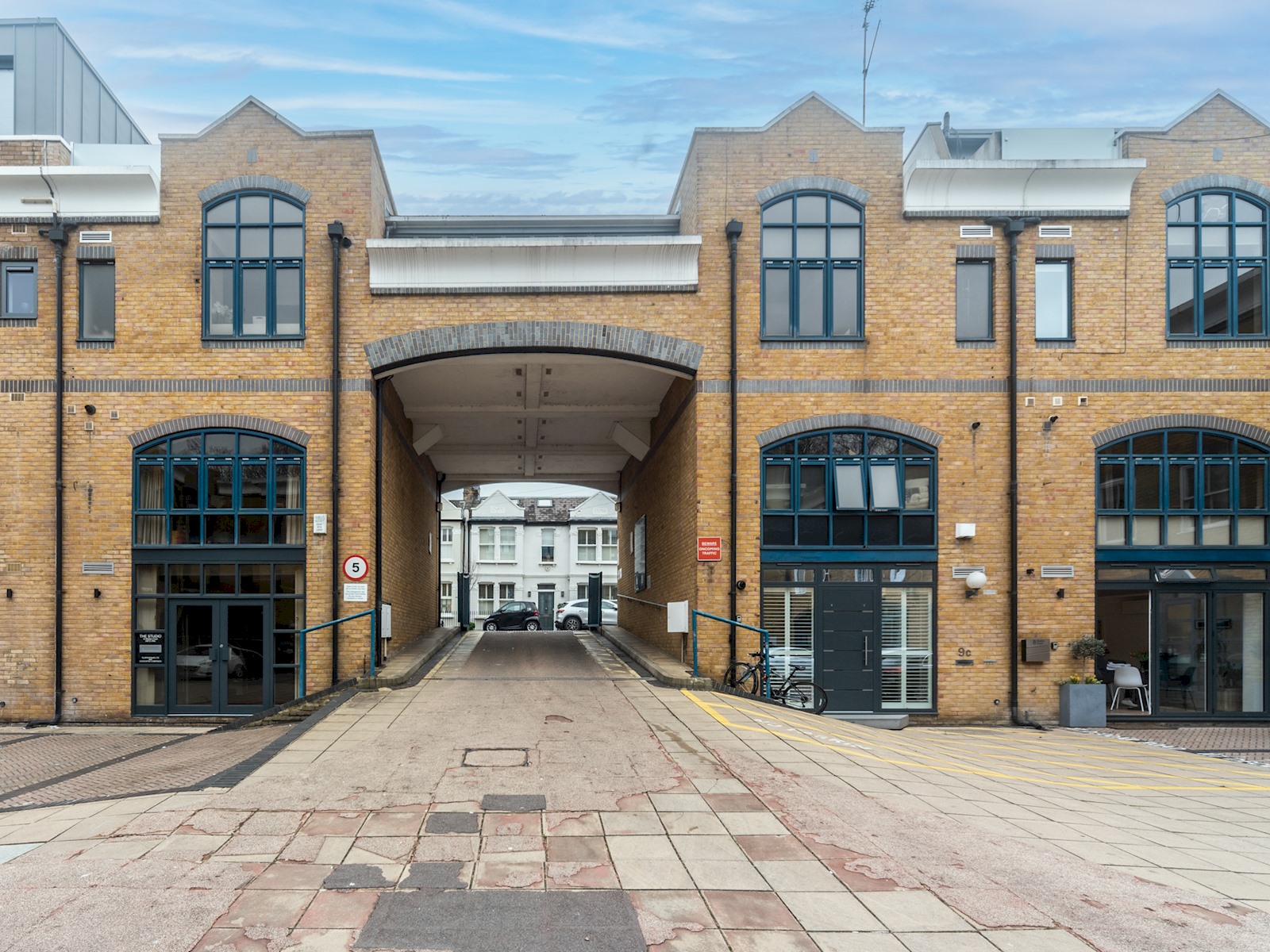 Modern Luxury 1 Bedroom Spacious Flat - Pass the Keys in 8 Blades Court, 121 Deodar Road, SW15 2NU SW15 2NU - Property image 4 - VivreStays