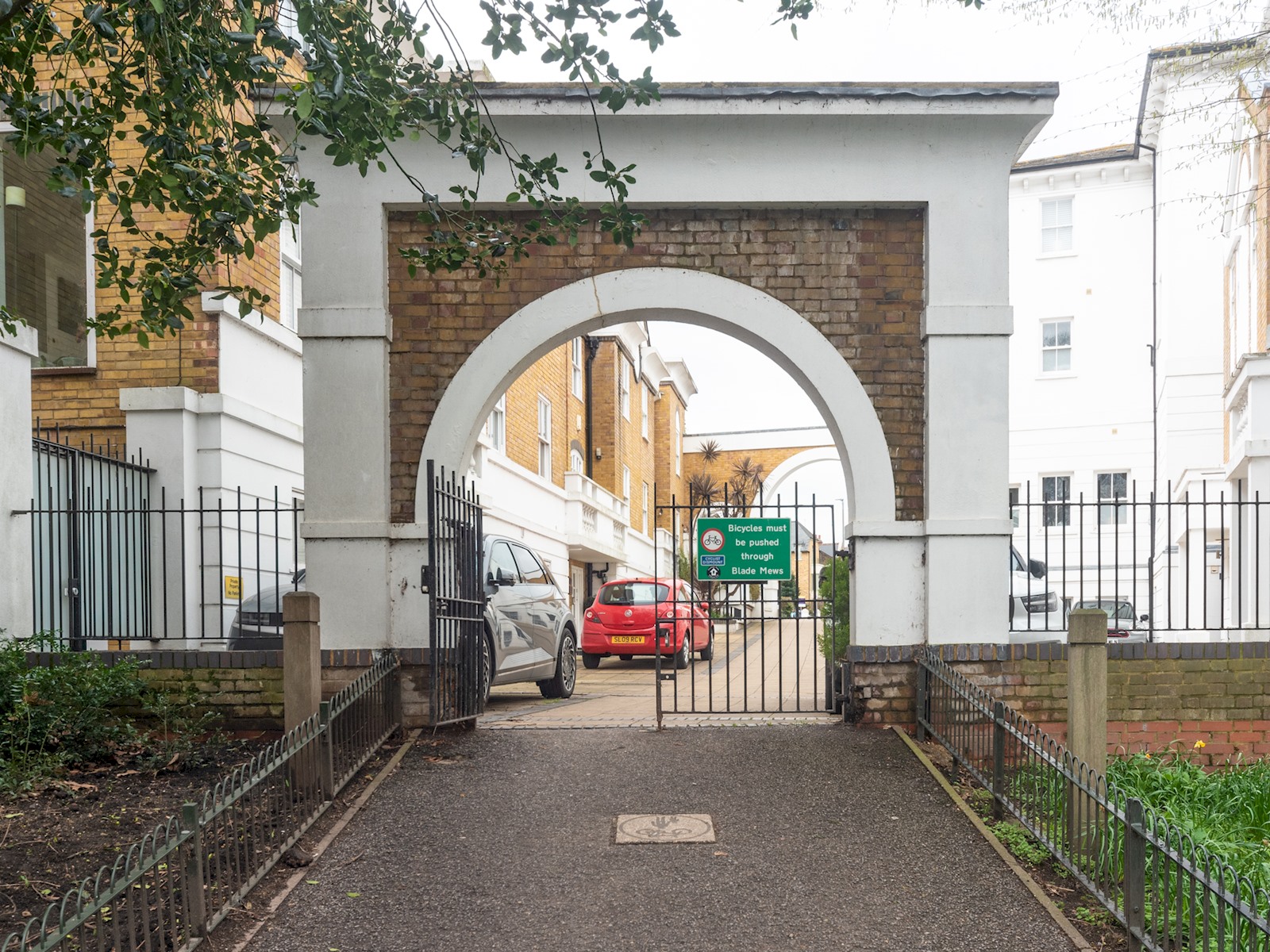 Modern Luxury 1 Bedroom Spacious Flat - Pass the Keys in 8 Blades Court, 121 Deodar Road, SW15 2NU SW15 2NU - Property image 2 - VivreStays