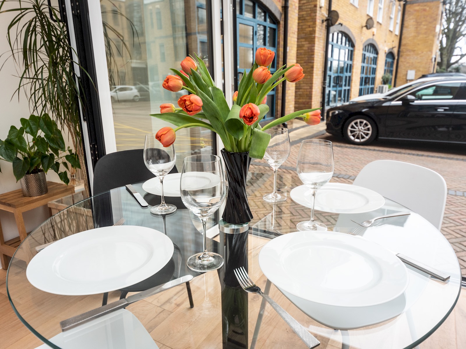 Modern Luxury 1 Bedroom Spacious Flat - Pass the Keys serviced apartment - London - VivreStays