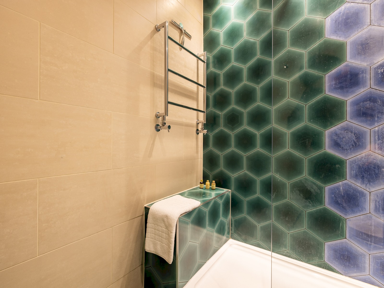 Elegant Roof-Top Garden Apartment, West Brompton - Pass the Keys in Flat 5, 37 Kempsford Gardens, SW5 9LA London SW5 9LA - Property image 18 - VivreStays