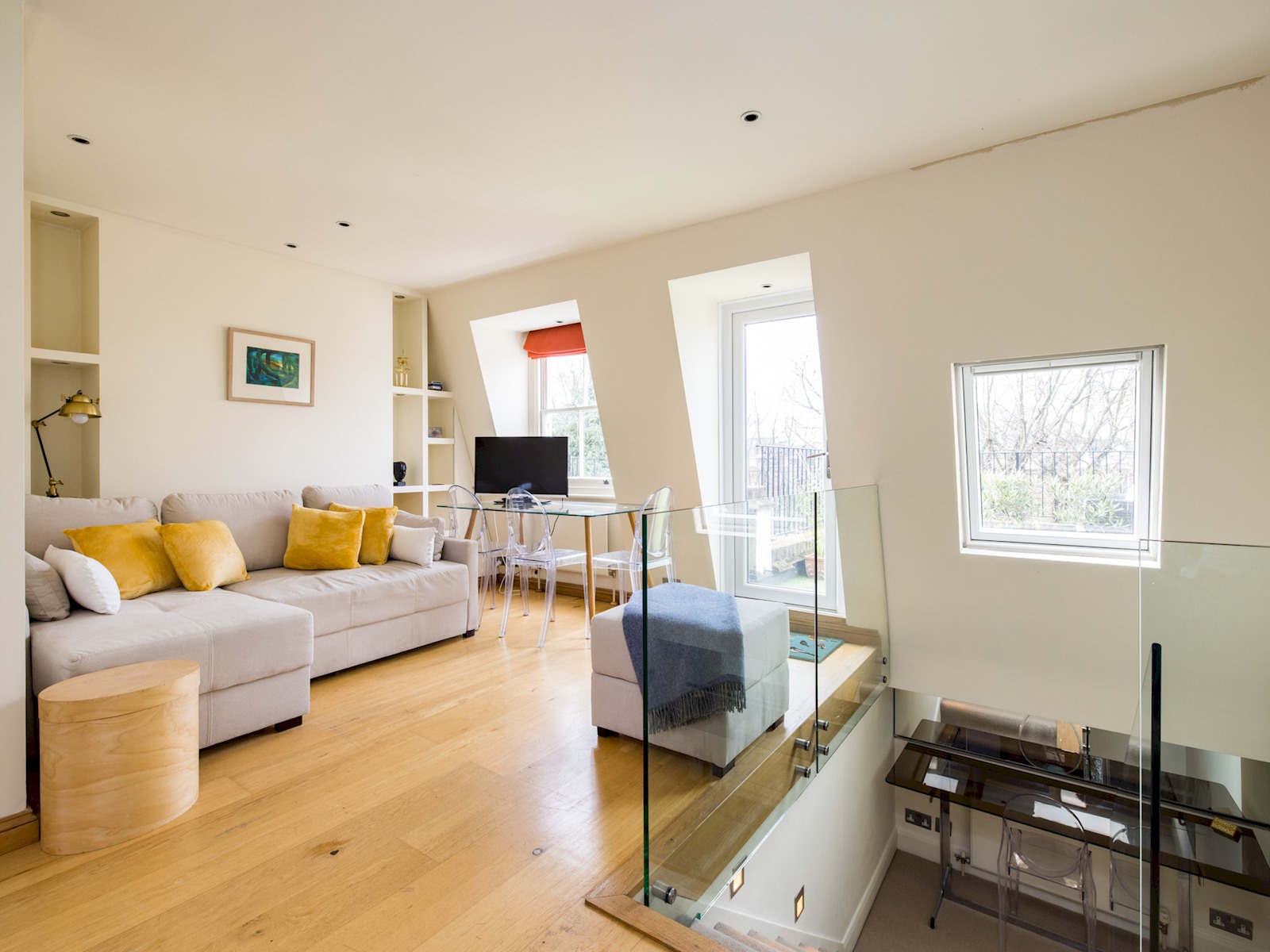 Elegant Roof-Top Garden Apartment, West Brompton - Pass the Keys in Flat 5, 37 Kempsford Gardens, SW5 9LA London SW5 9LA - Property image 7 - VivreStays