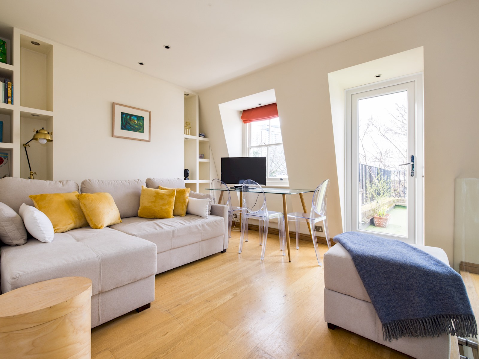 Elegant Roof-Top Garden Apartment, West Brompton - Pass the Keys in Flat 5, 37 Kempsford Gardens, SW5 9LA London SW5 9LA - Property image 2 - VivreStays