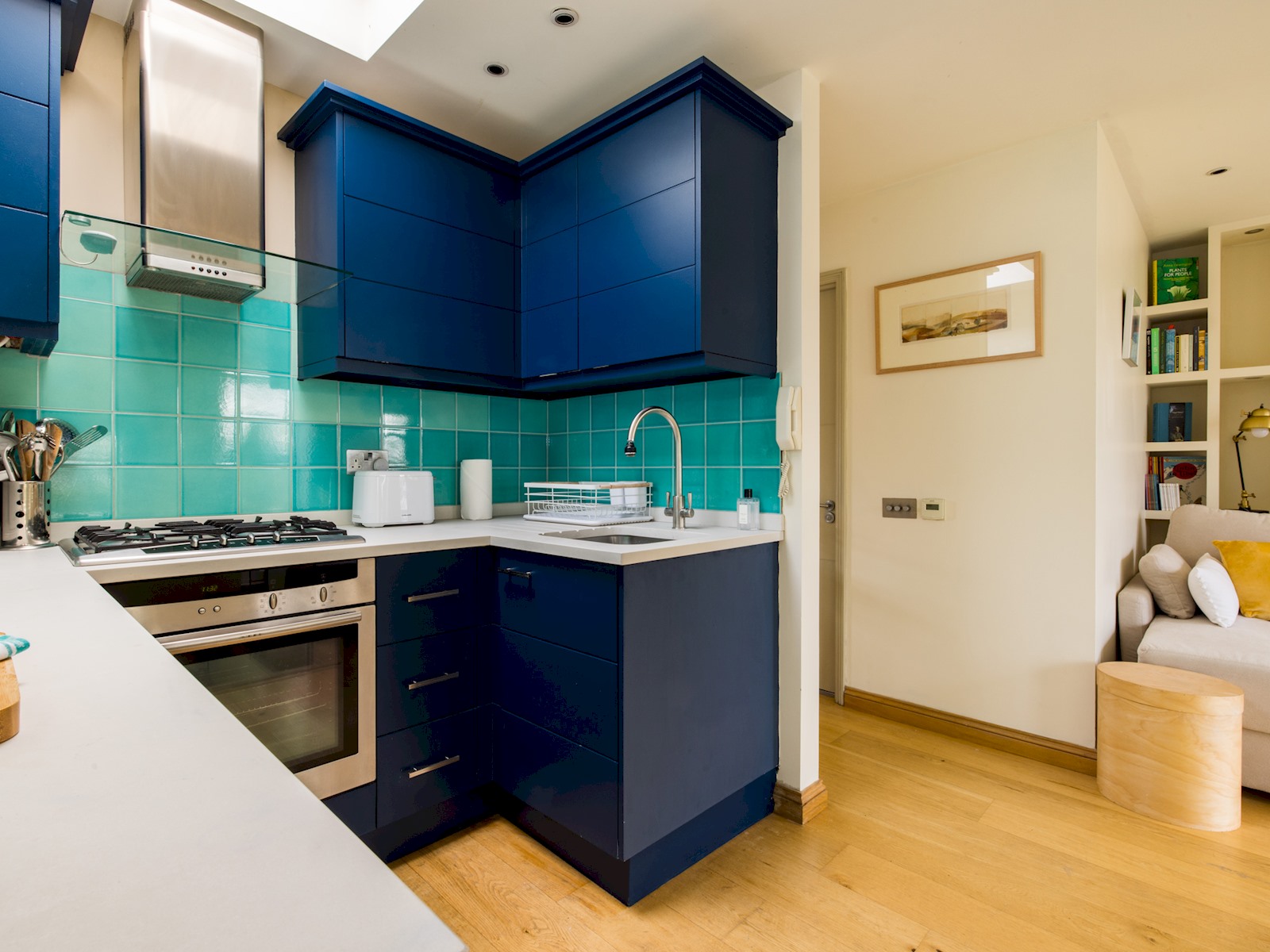 Elegant Roof-Top Garden Apartment, West Brompton - Pass the Keys in Flat 5, 37 Kempsford Gardens, SW5 9LA London SW5 9LA - Property image 11 - VivreStays