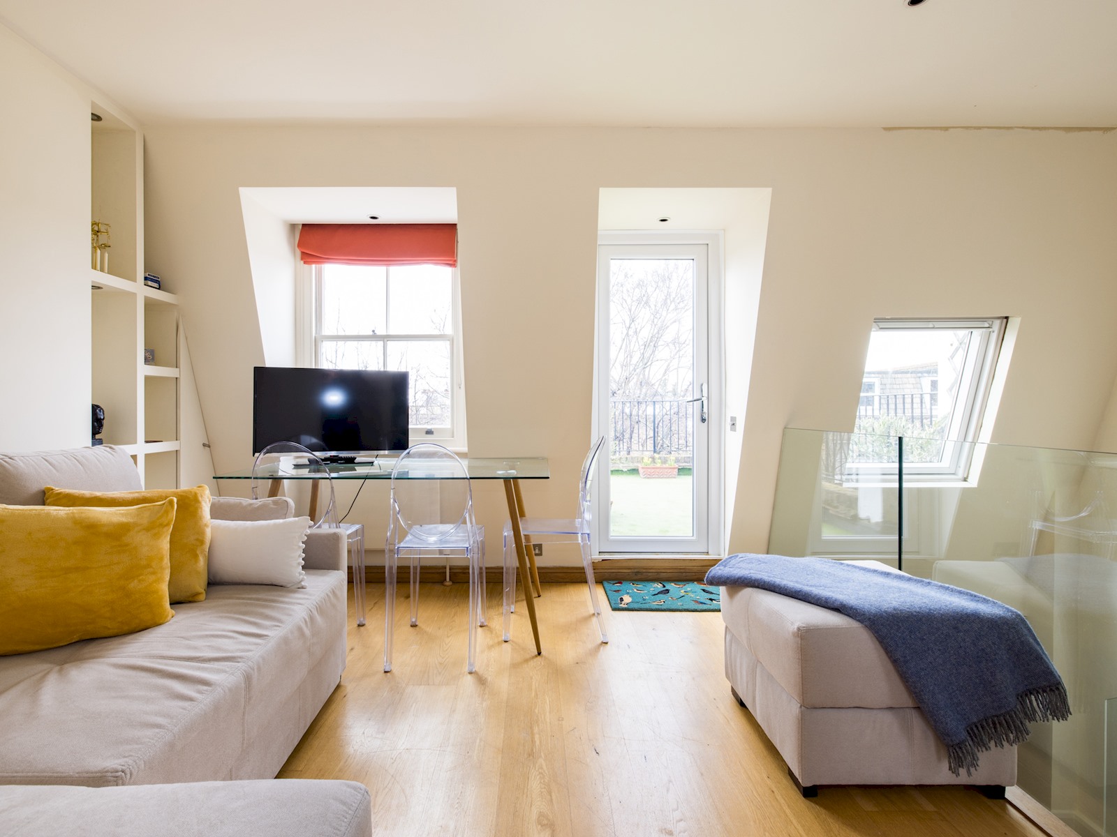 Elegant Roof-Top Garden Apartment, West Brompton - Pass the Keys in Flat 5, 37 Kempsford Gardens, SW5 9LA London SW5 9LA - Property image 8 - VivreStays