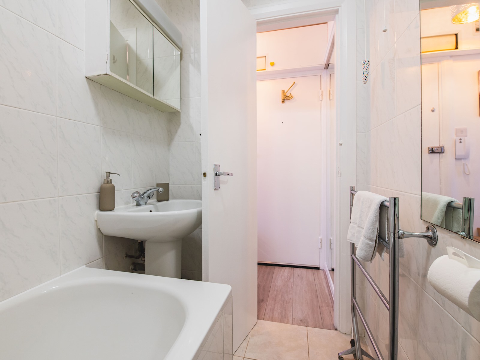 Stylish & cozy City Studio close to Hyde Park - Pass the Keys in Flat 7, Ambassador court, 17 Craven terrace, London W2 3QH. W2 3QH - Property image 49 - VivreStays