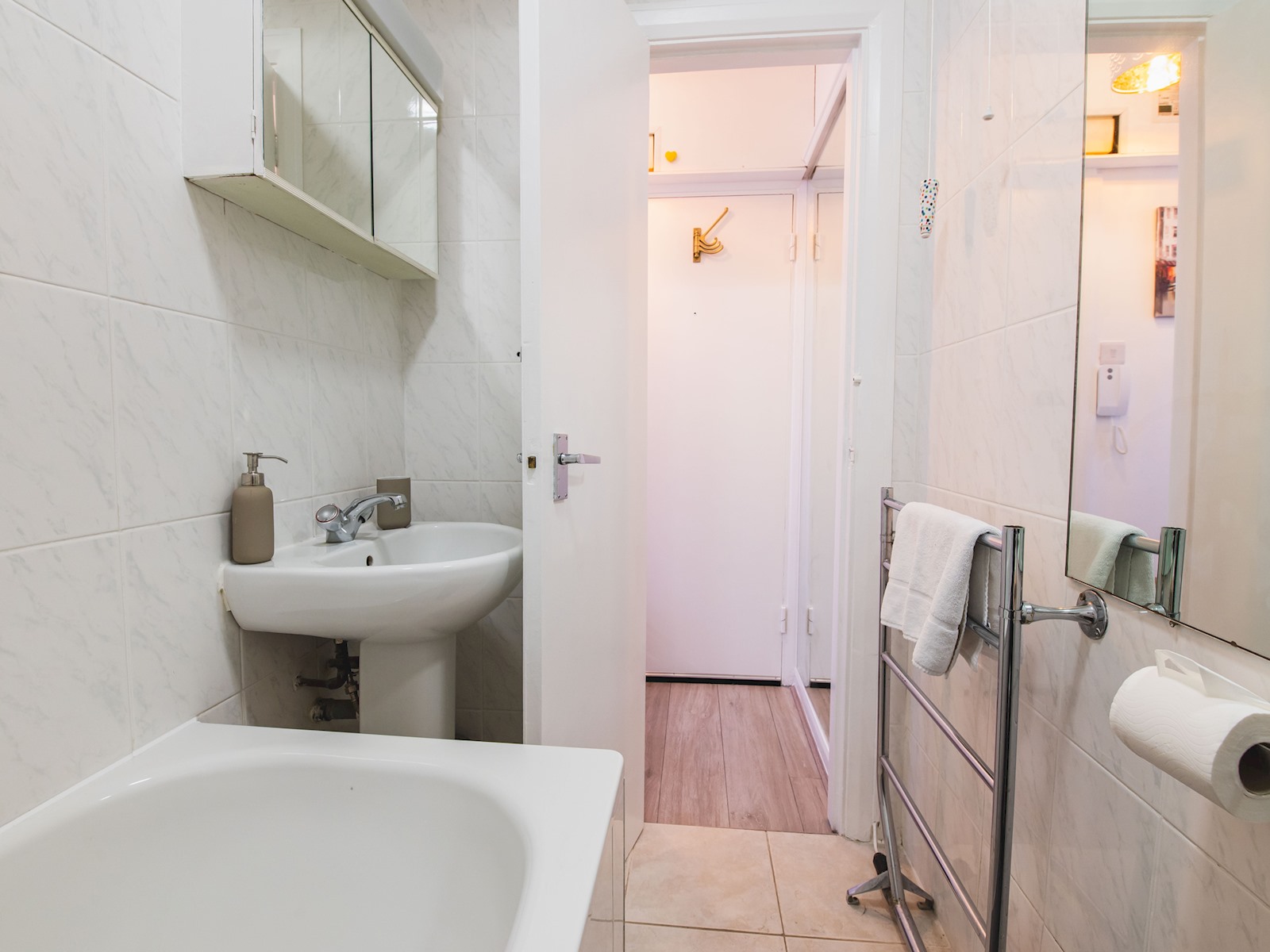 Stylish & cozy City Studio close to Hyde Park - Pass the Keys in Flat 7, Ambassador court, 17 Craven terrace, London W2 3QH. W2 3QH - Property image 44 - VivreStays