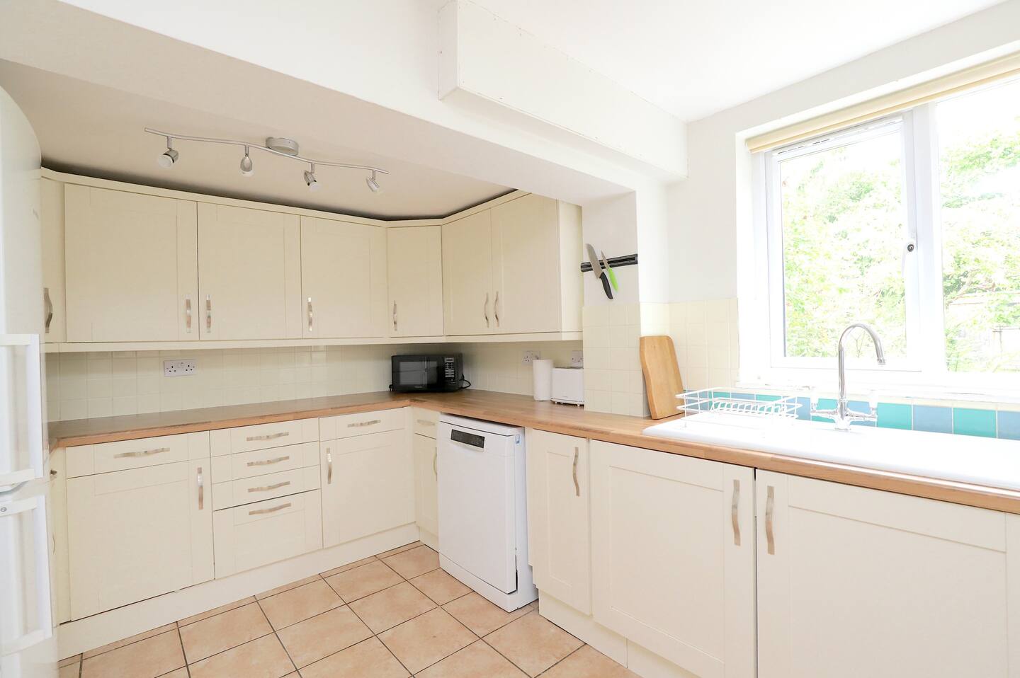 Victorian 3 Bed inc Parking & Garden Headington - Pass the Keys in 18 Bateman Street, Headington, Oxford OX3 7BG OX3 7BG - Property image 7 - VivreStays