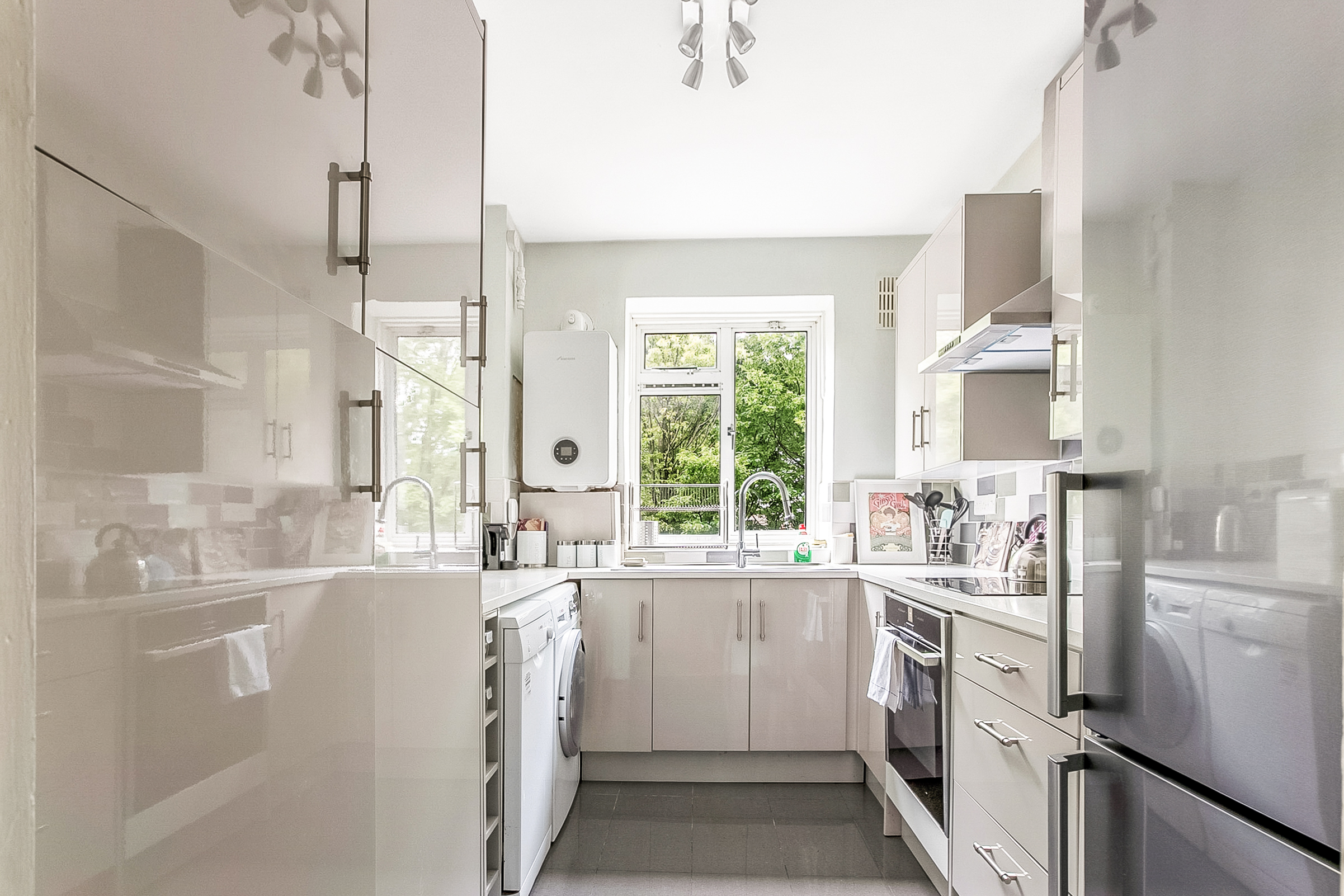 View Modern Apartment in the heart of Battersea Park - Pass the Keys in Flat 16 Bank Court, 193 Battersea Park Road, Battersea SW11 4LA Modern Apartment in the heart of Battersea Park - Pass the Keys in Flat 16 Bank Court, 193 Battersea Park Road, Battersea SW11 4LA - Property image 8 - VivreStays