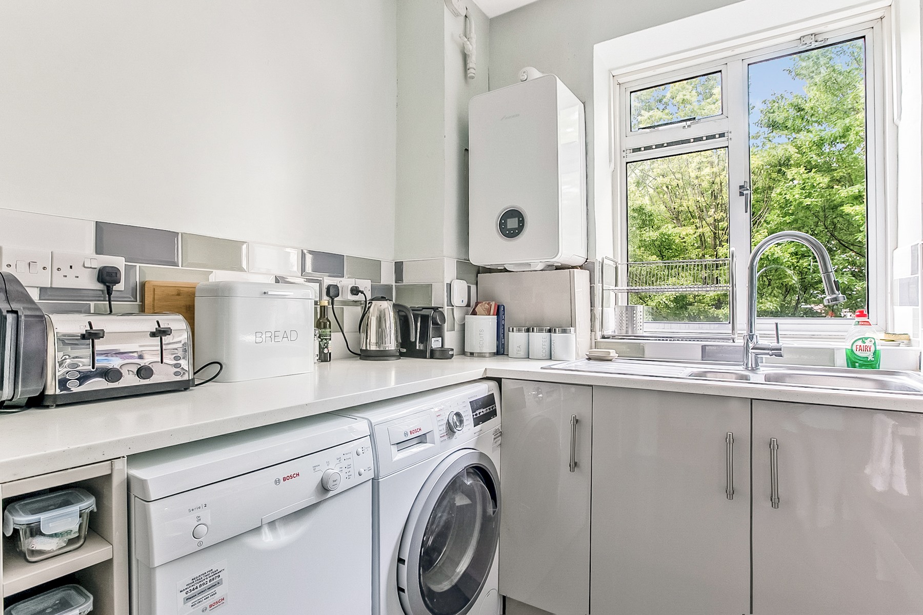 View Modern Apartment in the heart of Battersea Park - Pass the Keys in Flat 16 Bank Court, 193 Battersea Park Road, Battersea SW11 4LA Modern Apartment in the heart of Battersea Park - Pass the Keys in Flat 16 Bank Court, 193 Battersea Park Road, Battersea SW11 4LA - Property image 9 - VivreStays