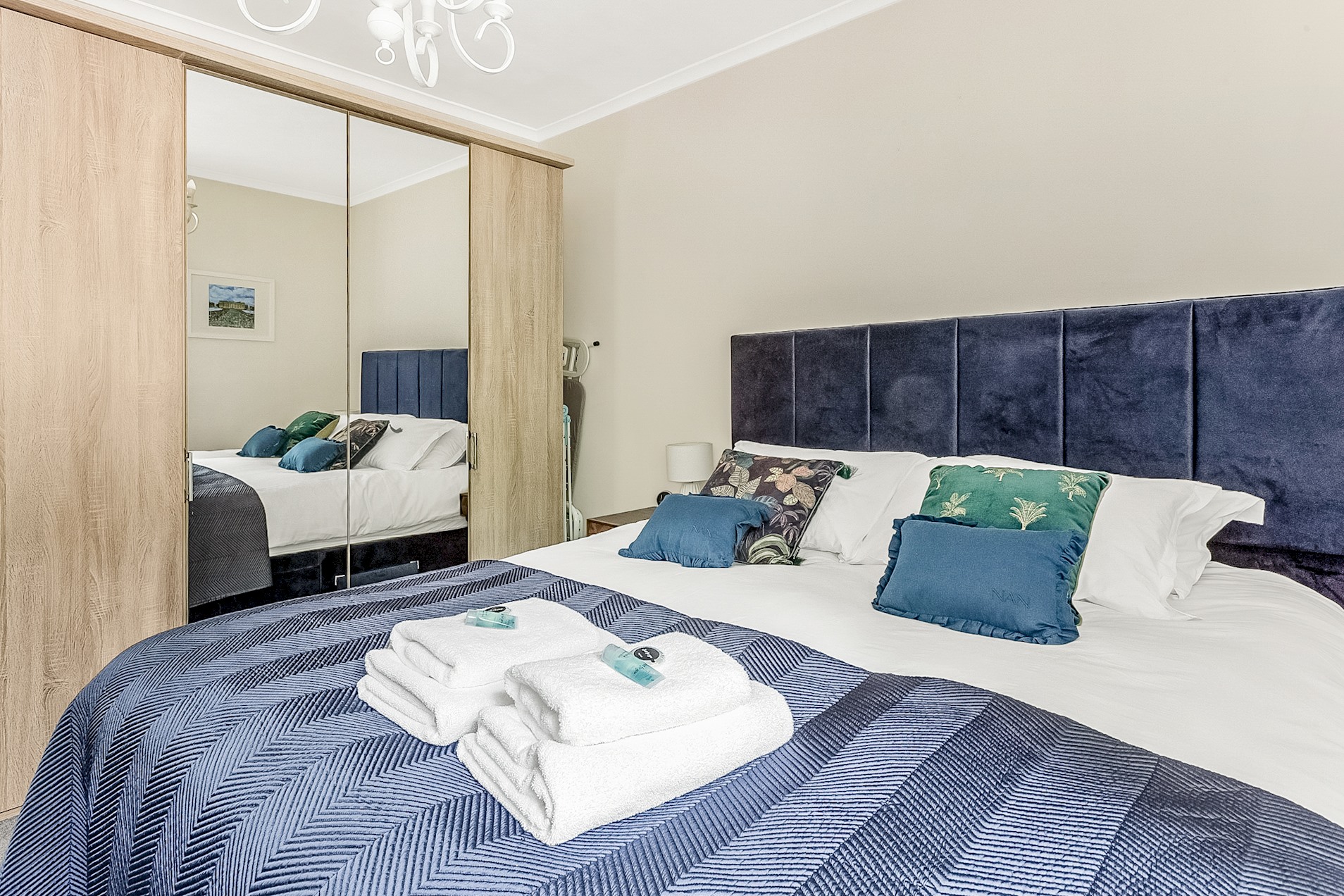 View Modern Apartment in the heart of Battersea Park - Pass the Keys in Flat 16 Bank Court, 193 Battersea Park Road, Battersea SW11 4LA Modern Apartment in the heart of Battersea Park - Pass the Keys in Flat 16 Bank Court, 193 Battersea Park Road, Battersea SW11 4LA - Property image 14 - VivreStays