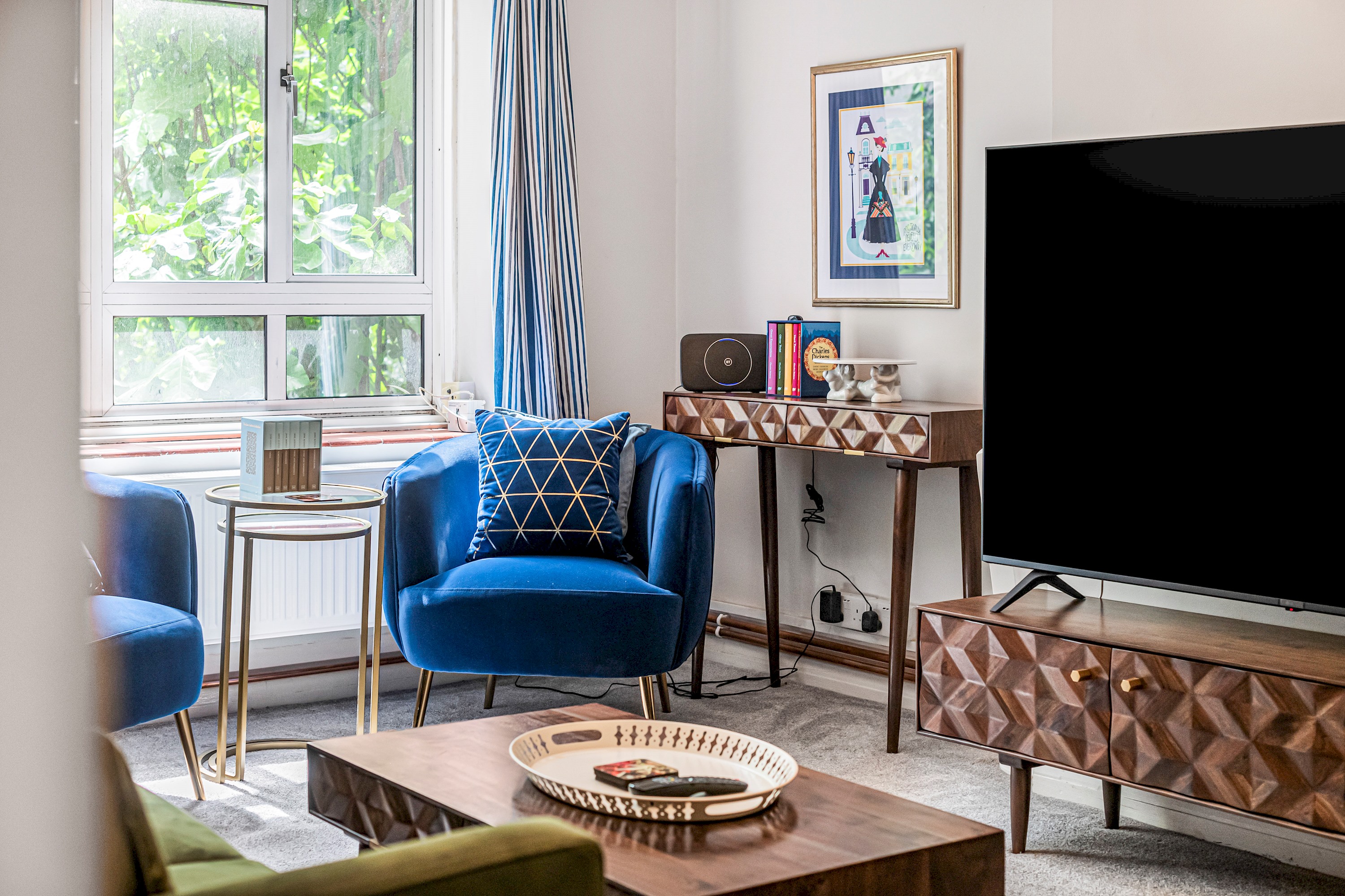 Modern Apartment in the heart of Battersea Park - Pass the Keys in Flat 16 Bank Court, 193 Battersea Park Road, Battersea SW11 4LA - Property image 2 - VivreStays