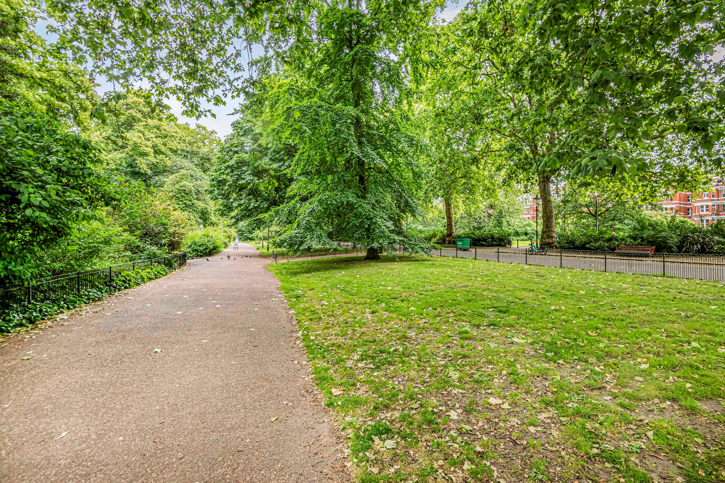Modern Apartment in the heart of Battersea Park - Pass the Keys in Flat 16 Bank Court, 193 Battersea Park Road, Battersea SW11 4LA - Property image 42 - VivreStays
