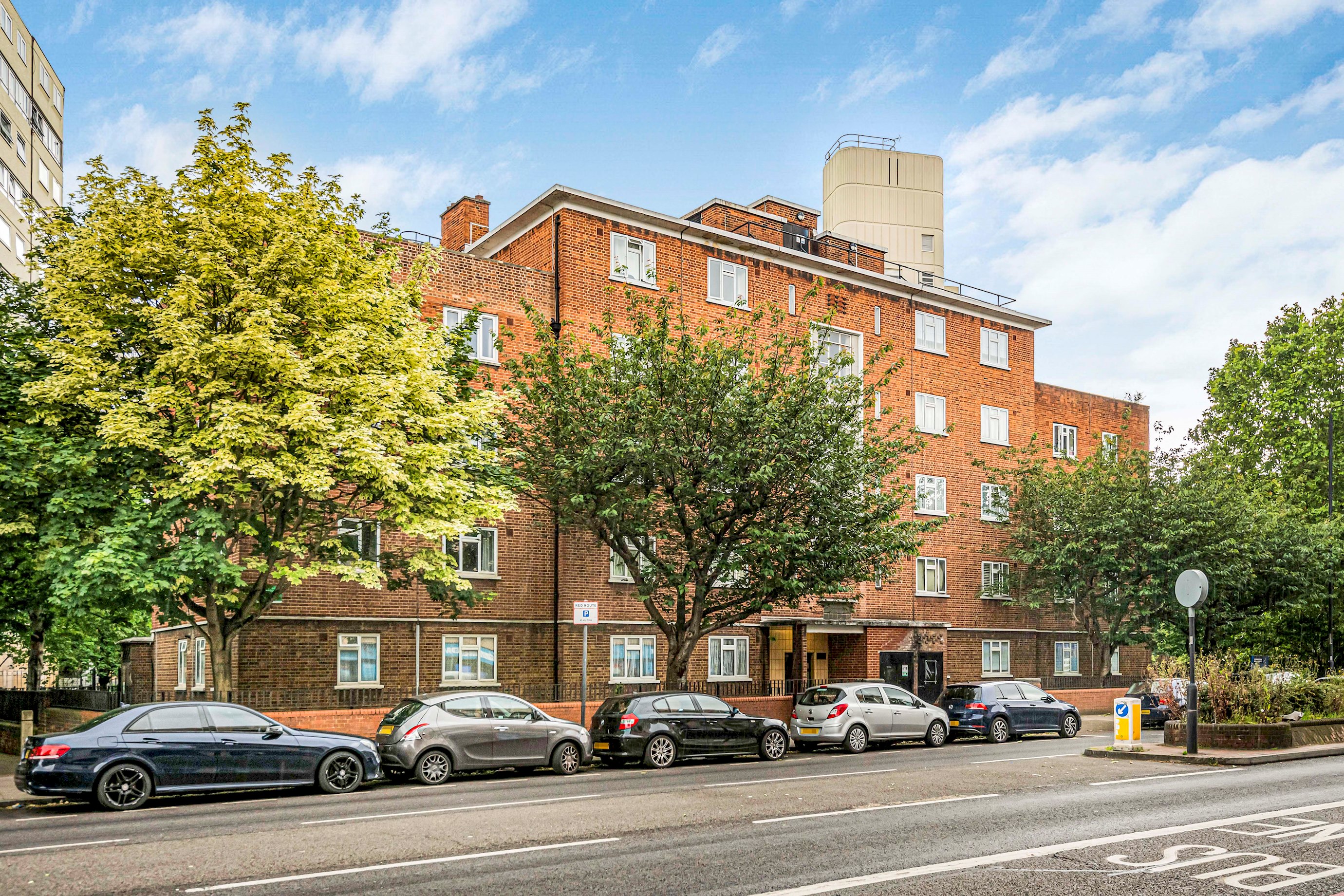 Modern Apartment in the heart of Battersea Park - Pass the Keys in Flat 16 Bank Court, 193 Battersea Park Road, Battersea SW11 4LA - Property image 24 - VivreStays