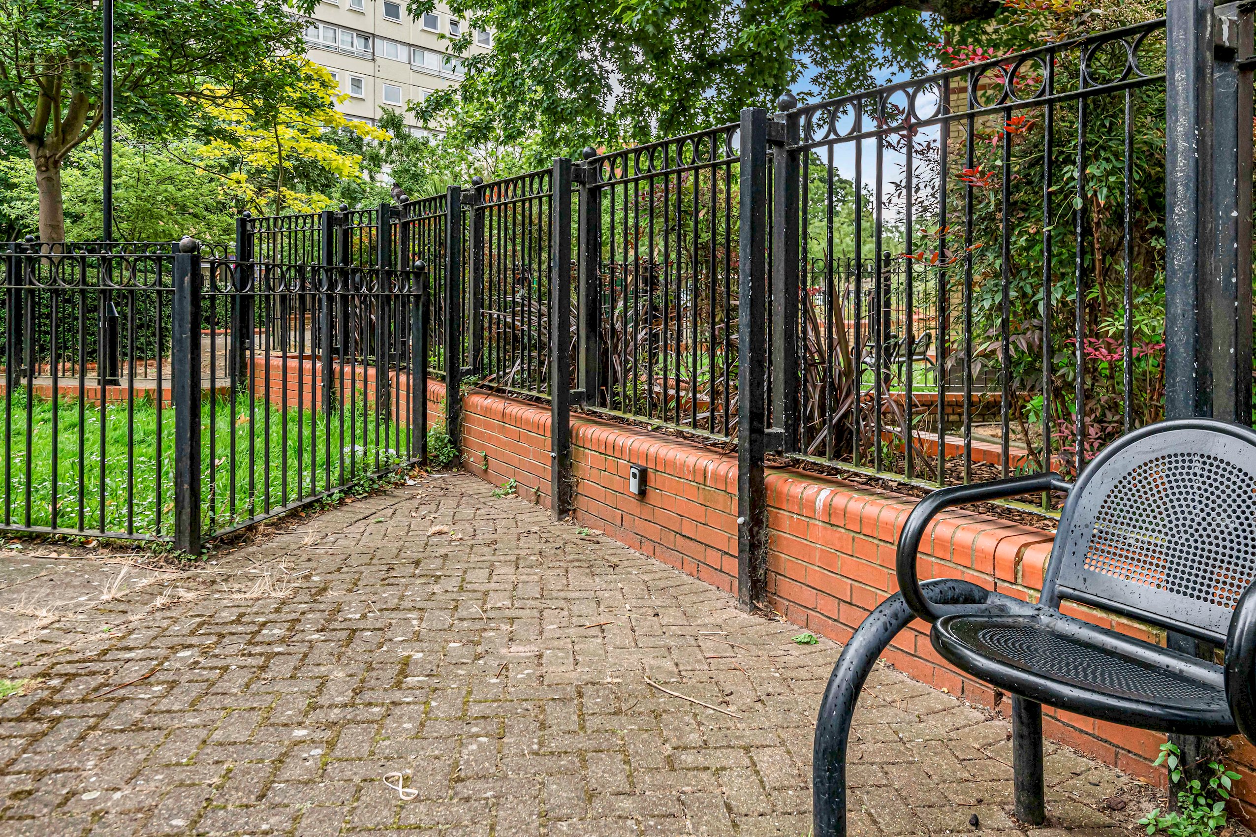 Modern Apartment in the heart of Battersea Park - Pass the Keys in Flat 16 Bank Court, 193 Battersea Park Road, Battersea SW11 4LA - Property image 27 - VivreStays