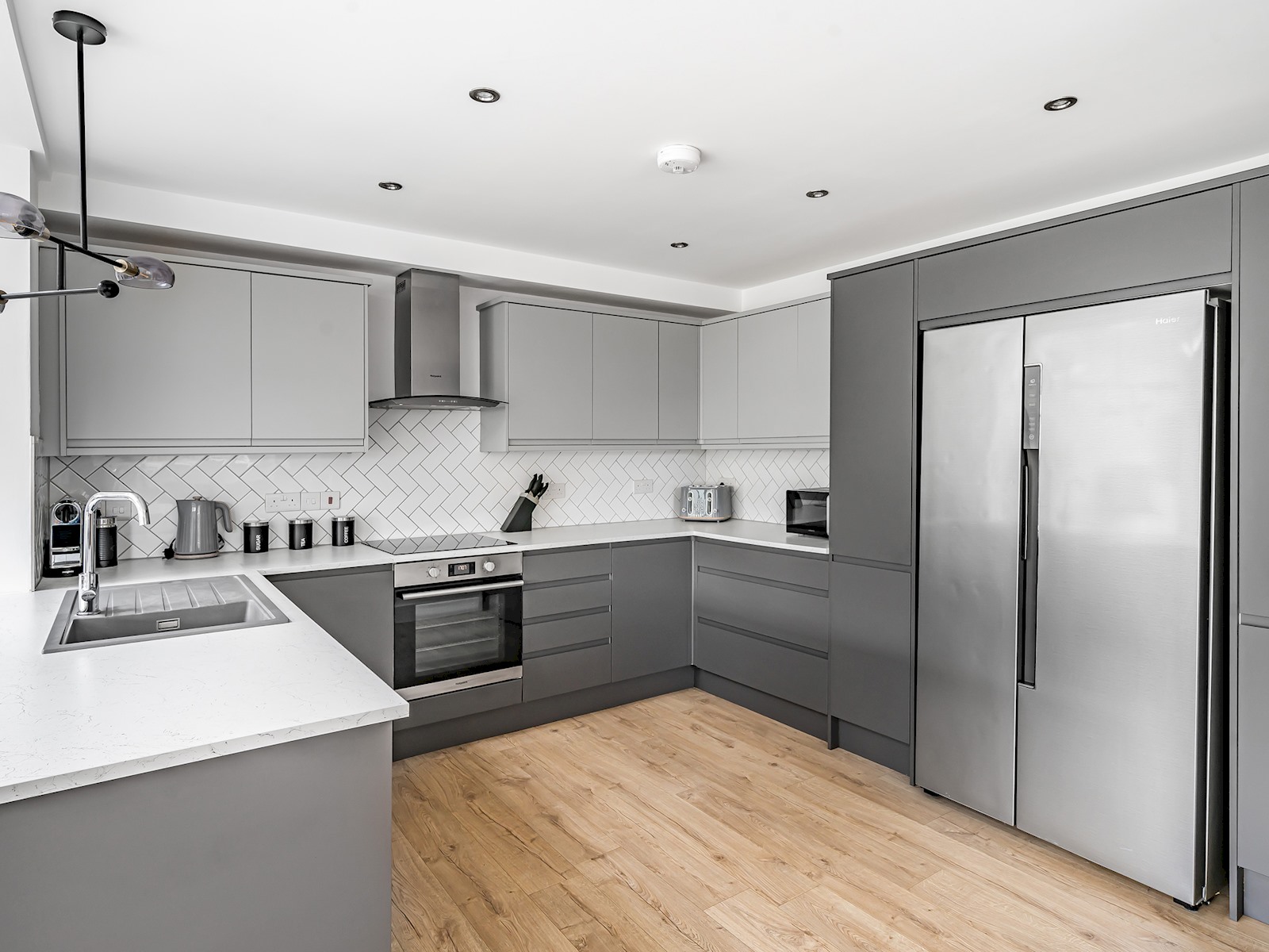 Stunning Modern 4 Bed with Parking and Garden - Pass the Keys in 8 Fairlie Road OX4 3SW - Property image 4 - VivreStays