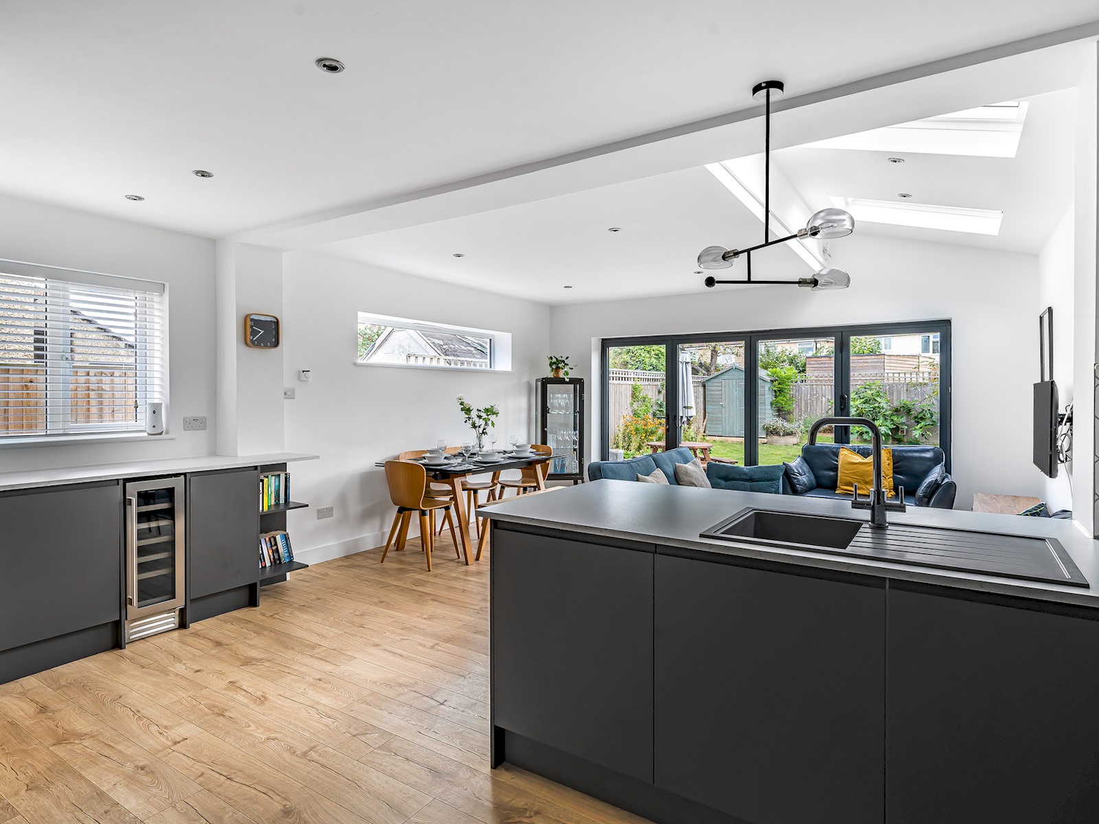 Stunning Modern 4 Bed with Parking and Garden - Pass the Keys in 8 Fairlie Road OX4 3SW - Property image 3 - VivreStays
