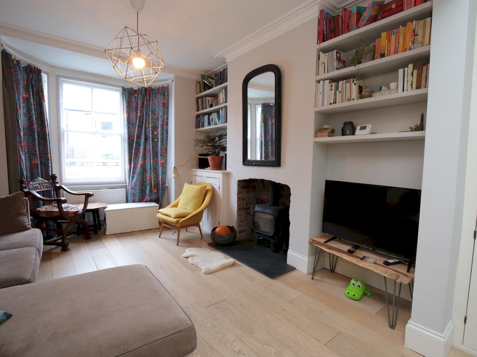 Charming Victorian Townhouse Central Oxford - Pass the Keys in 65 Hurst St, Oxford OX4 1HA, UK OX4 1HA - Property image 20 - VivreStays