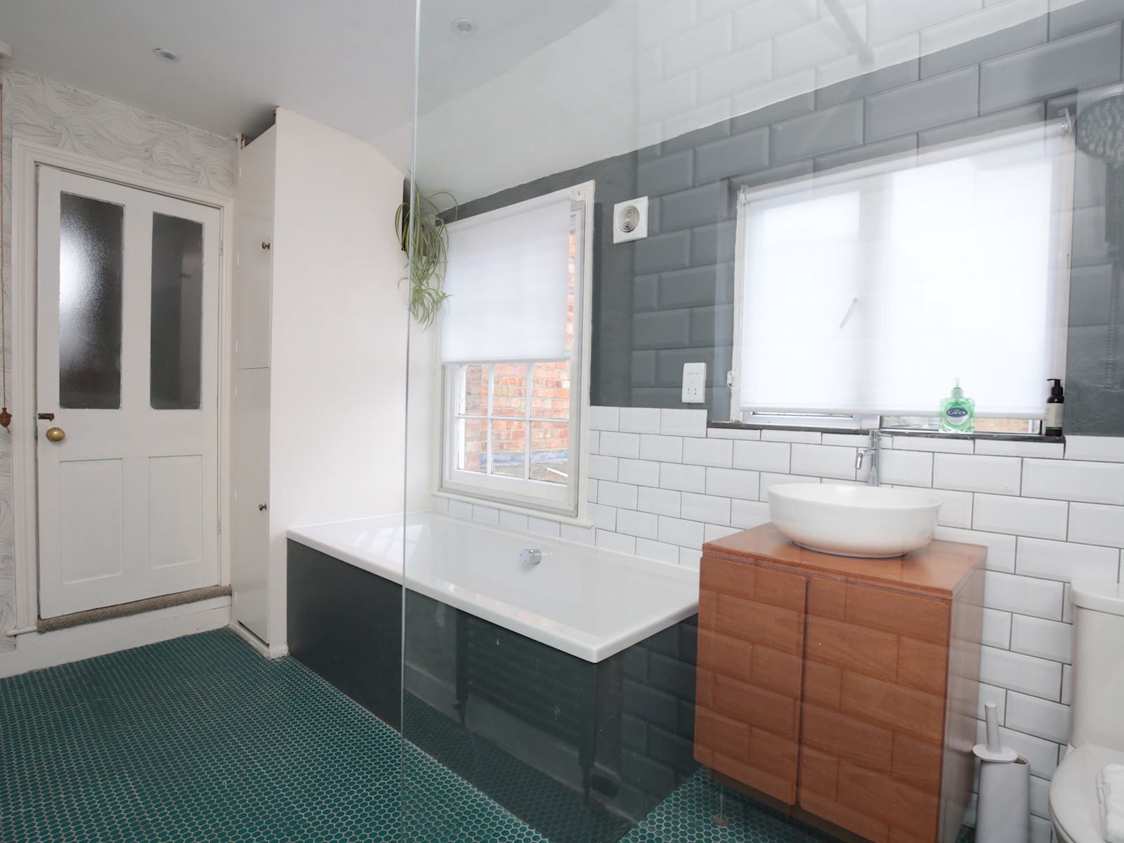 Charming Victorian Townhouse Central Oxford - Pass the Keys in 65 Hurst St, Oxford OX4 1HA, UK OX4 1HA - Property image 54 - VivreStays