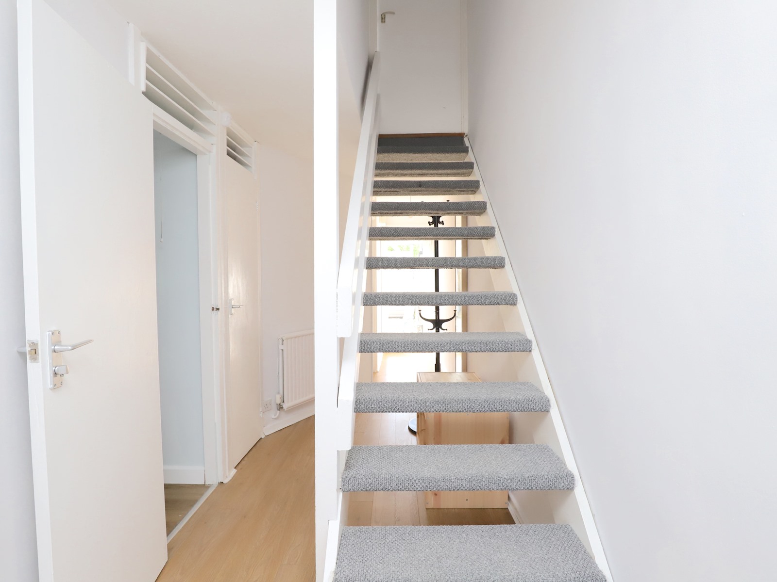 View Headington 4BR Home Parking and Garden Oxford - Pass the Keys in 13 Lyndworth Mews, Oxford, OX3 9HJ OX3 9HJ Headington 4BR Home Parking and Garden Oxford - Pass the Keys in 13 Lyndworth Mews, Oxford, OX3 9HJ OX3 9HJ - Property image 18 - VivreStays