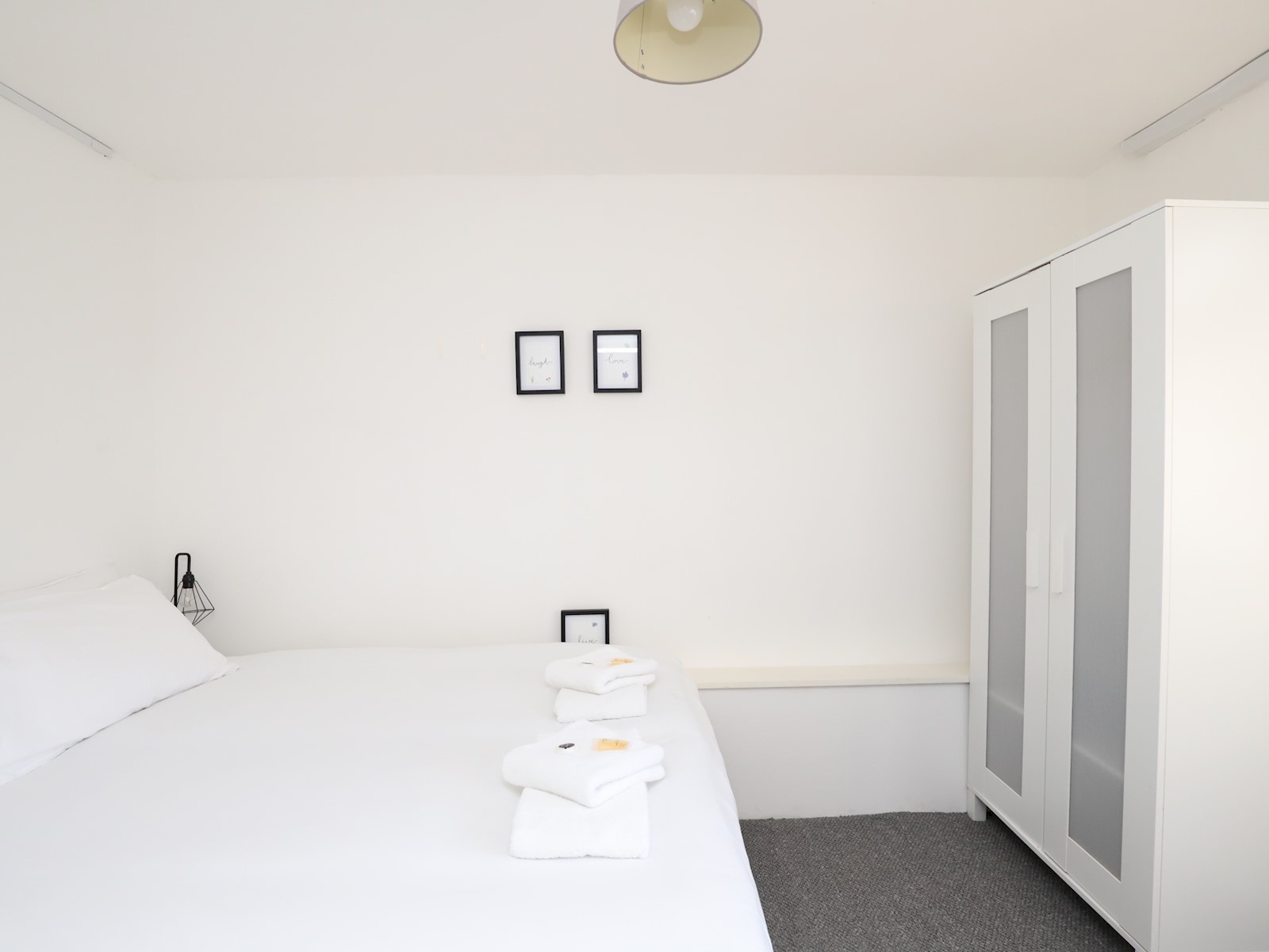 View Headington 4BR Home Parking and Garden Oxford - Pass the Keys in 13 Lyndworth Mews, Oxford, OX3 9HJ OX3 9HJ Headington 4BR Home Parking and Garden Oxford - Pass the Keys in 13 Lyndworth Mews, Oxford, OX3 9HJ OX3 9HJ - Property image 16 - VivreStays