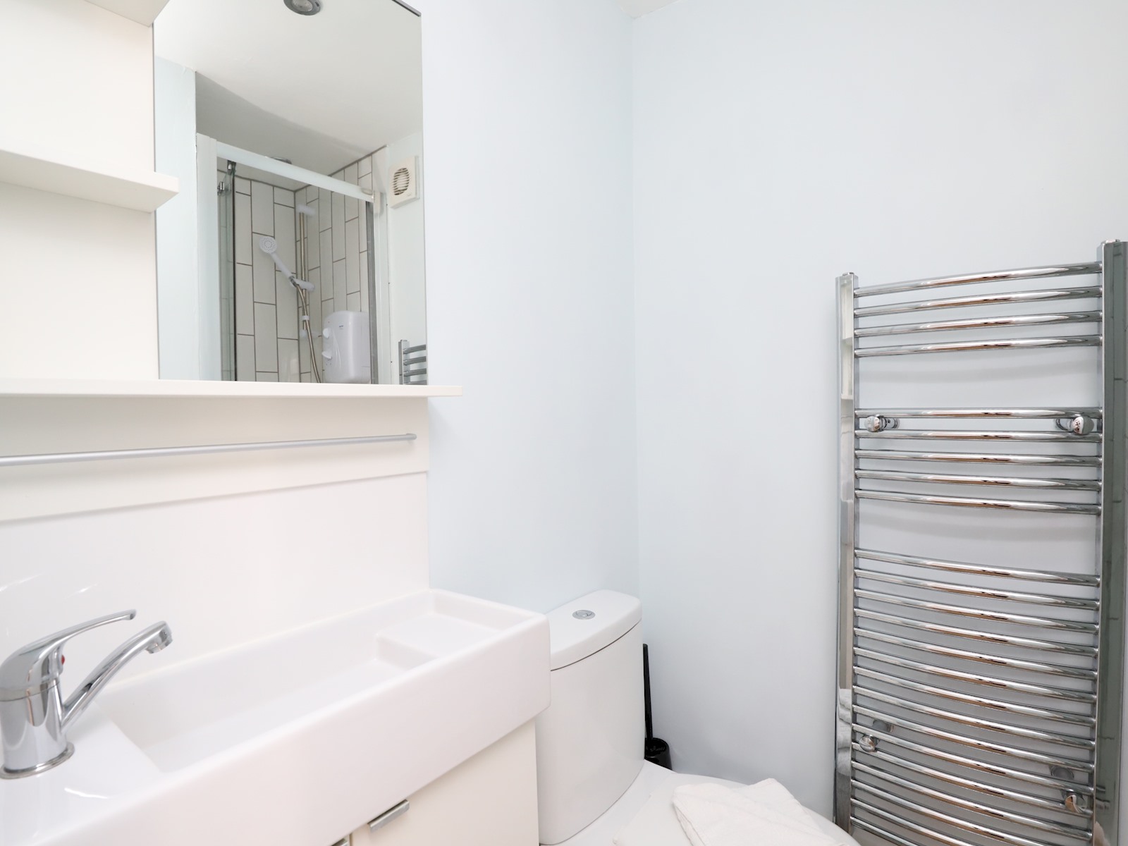 View Headington 4BR Home Parking and Garden Oxford - Pass the Keys in 13 Lyndworth Mews, Oxford, OX3 9HJ OX3 9HJ Headington 4BR Home Parking and Garden Oxford - Pass the Keys in 13 Lyndworth Mews, Oxford, OX3 9HJ OX3 9HJ - Property image 15 - VivreStays