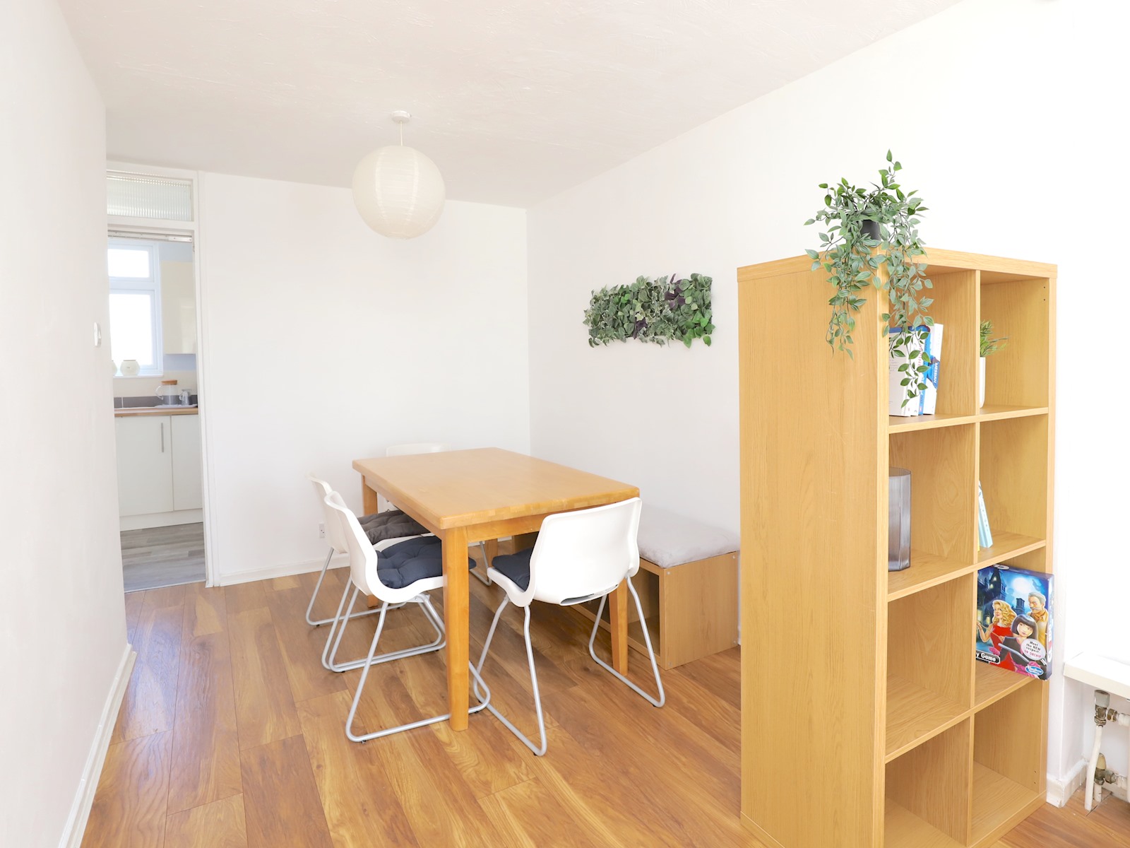 View Headington 4BR Home Parking and Garden Oxford - Pass the Keys in 13 Lyndworth Mews, Oxford, OX3 9HJ OX3 9HJ Headington 4BR Home Parking and Garden Oxford - Pass the Keys in 13 Lyndworth Mews, Oxford, OX3 9HJ OX3 9HJ - Property image 3 - VivreStays