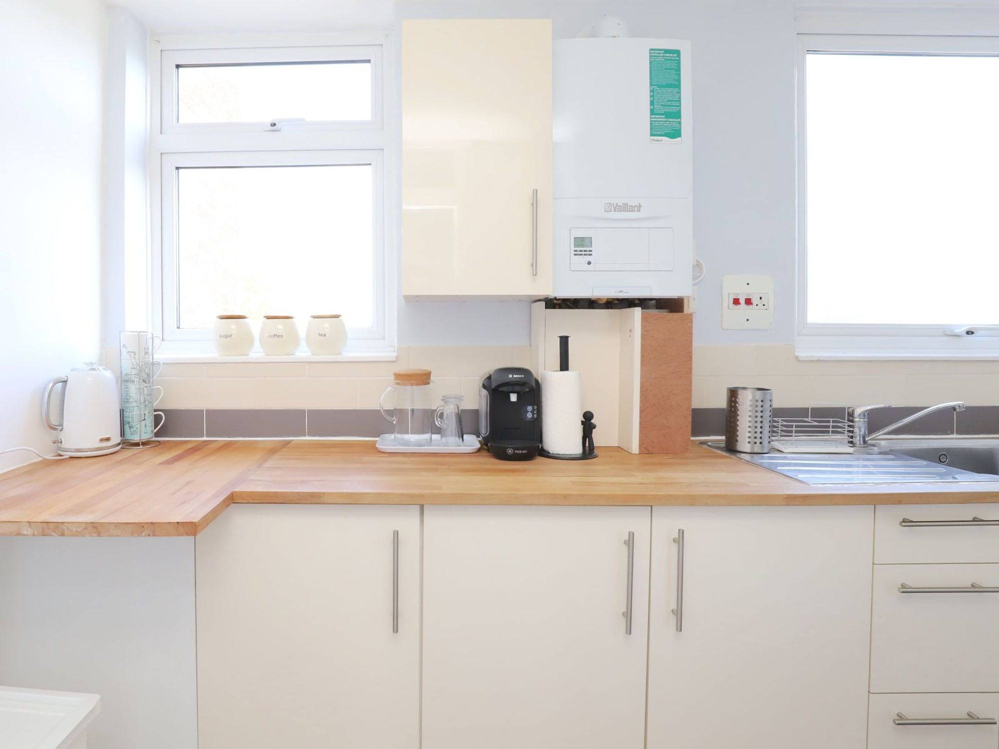 View Headington 4BR Home Parking and Garden Oxford - Pass the Keys in 13 Lyndworth Mews, Oxford, OX3 9HJ OX3 9HJ Headington 4BR Home Parking and Garden Oxford - Pass the Keys in 13 Lyndworth Mews, Oxford, OX3 9HJ OX3 9HJ - Property image 12 - VivreStays
