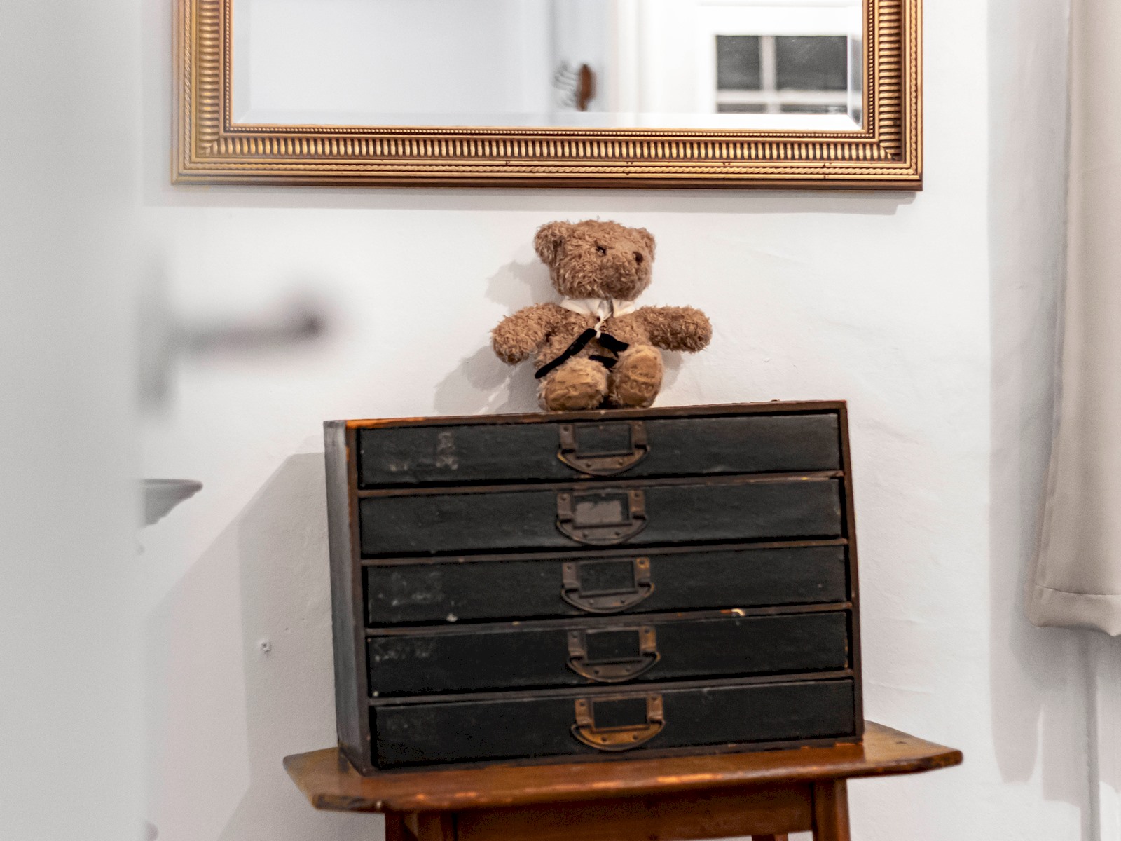 Spacious London Flat | Near Primrose Hill & Camden - Pass the Keys in Flat 3, 18 Lawn Road, NW3 2XR NW3 2XR - Property image 5 - VivreStays