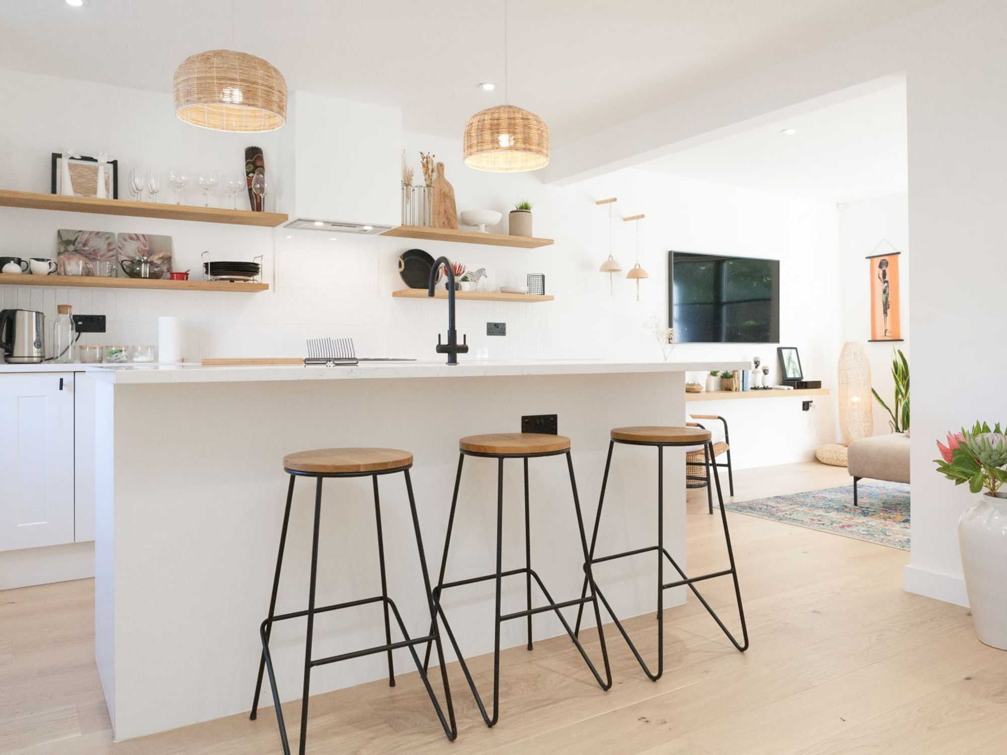 Designer 2 Storey Garden House - Pass the Keys in 17 Wine Cl E1W 3RQ - Property image 5 - VivreStays