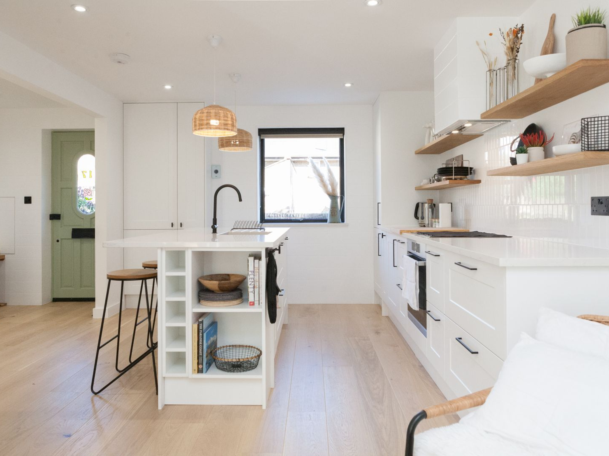 Designer 2 Storey Garden House - Pass the Keys in 17 Wine Cl E1W 3RQ - Property image 6 - VivreStays