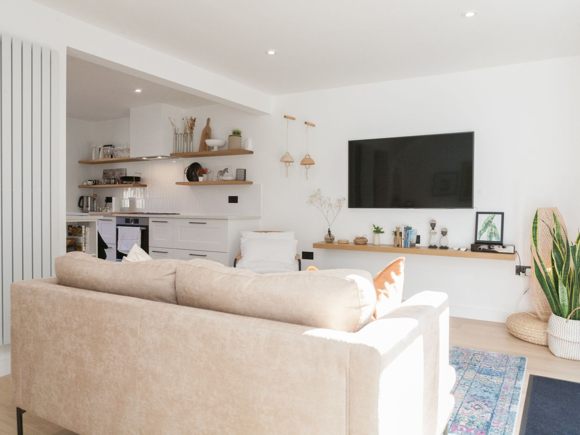 Designer 2 Storey Garden House - Pass the Keys in 17 Wine Cl E1W 3RQ - Property image 8 - VivreStays