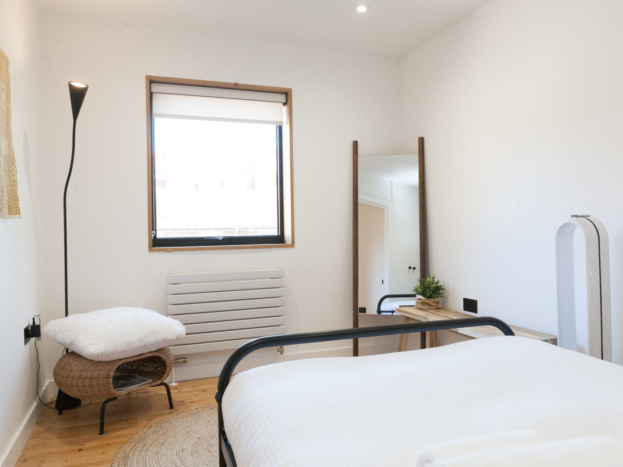 Designer 2 Storey Garden House - Pass the Keys in 17 Wine Cl E1W 3RQ - Property image 32 - VivreStays