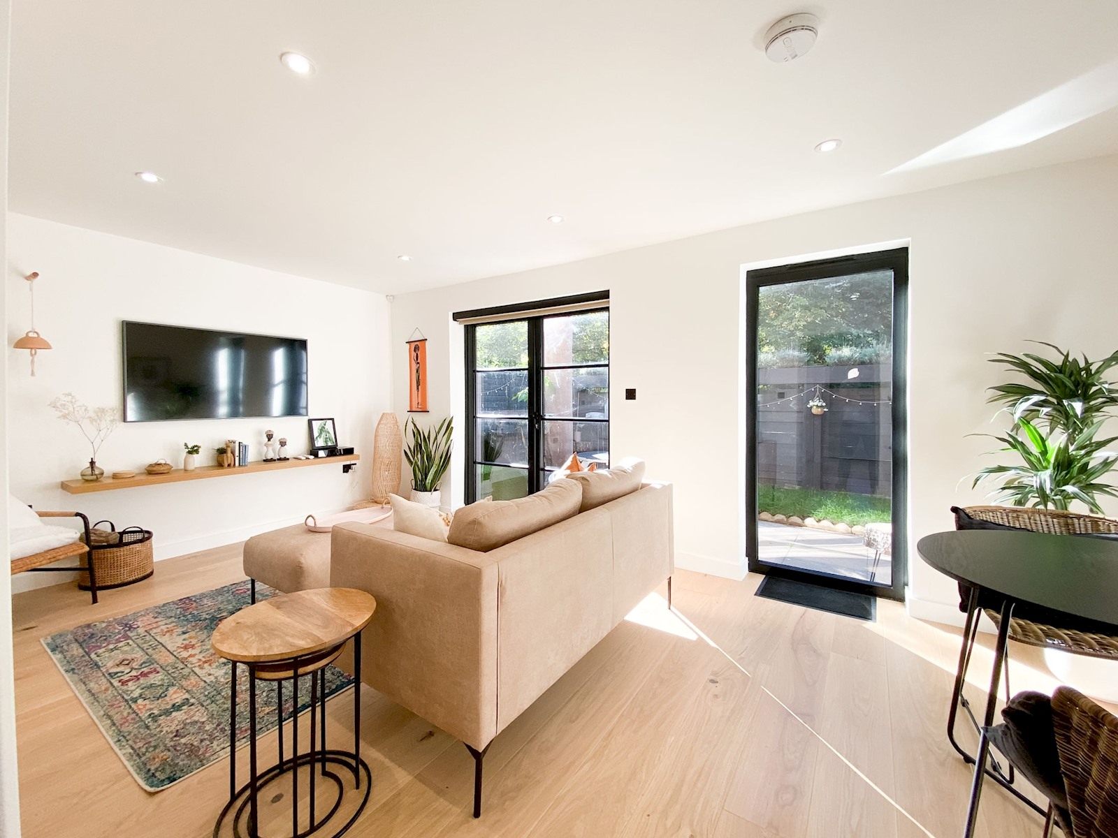 Designer 2 Storey Garden House - Pass the Keys in 17 Wine Cl E1W 3RQ - Property image 54 - VivreStays