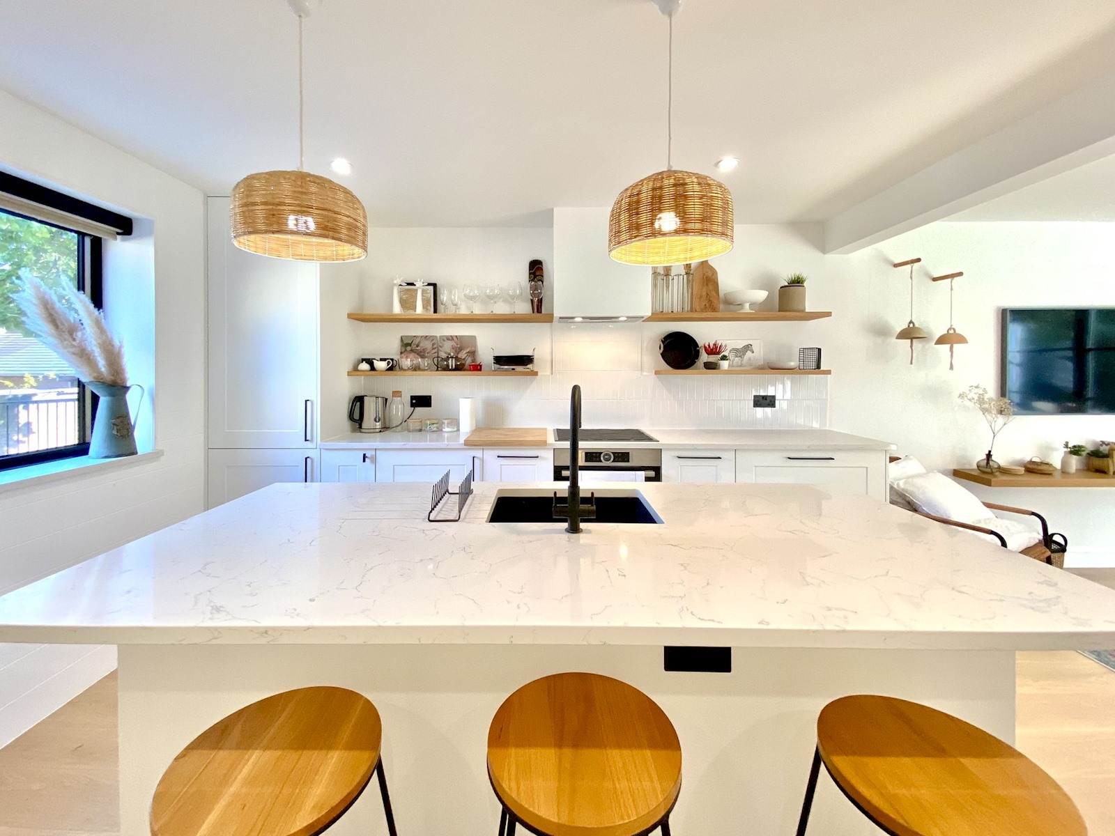 Designer 2 Storey Garden House - Pass the Keys in 17 Wine Cl E1W 3RQ - Property image 62 - VivreStays