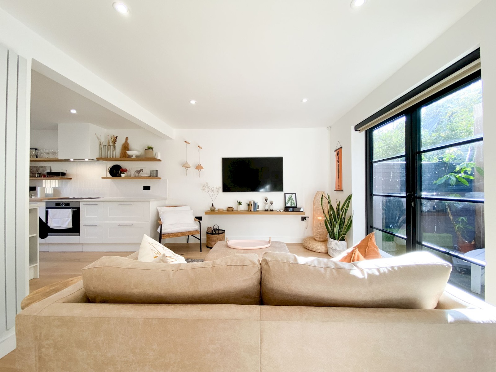 Designer 2 Storey Garden House - Pass the Keys in 17 Wine Cl E1W 3RQ - Property image 70 - VivreStays