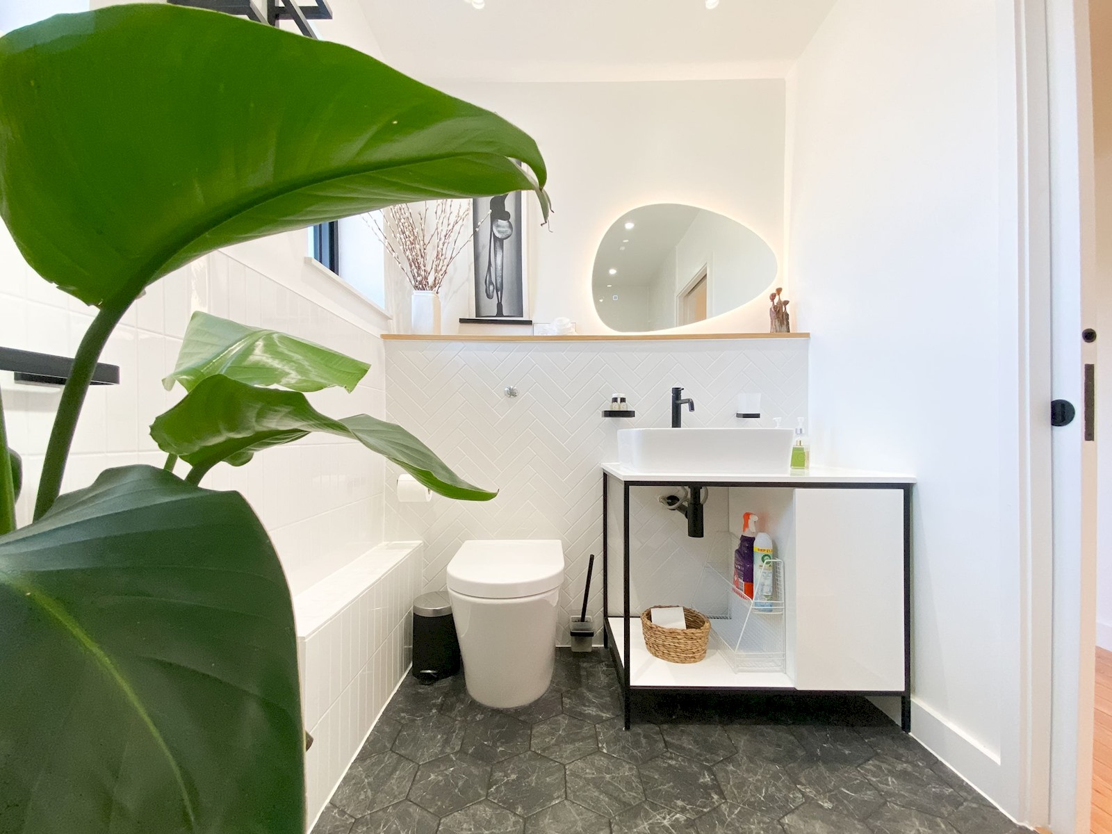 Designer 2 Storey Garden House - Pass the Keys in 17 Wine Cl E1W 3RQ - Property image 74 - VivreStays