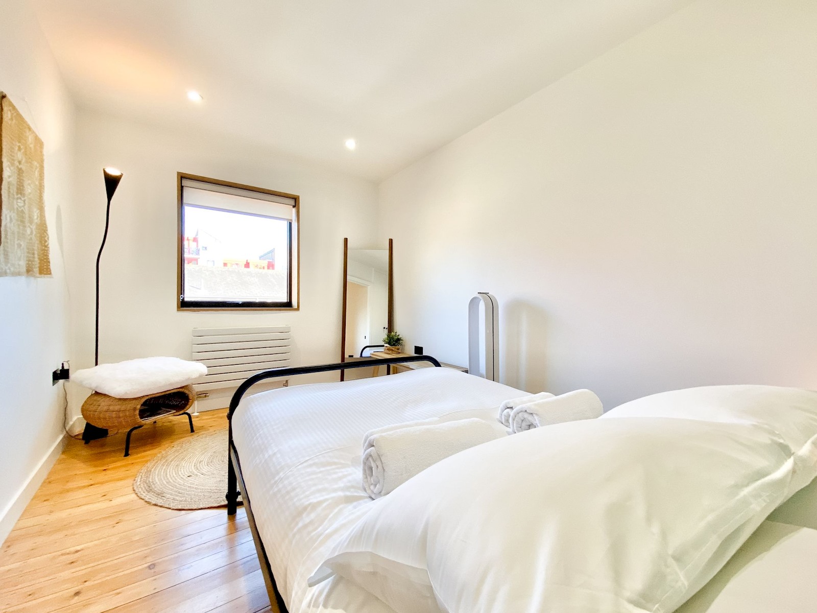 Designer 2 Storey Garden House - Pass the Keys in 17 Wine Cl E1W 3RQ - Property image 78 - VivreStays